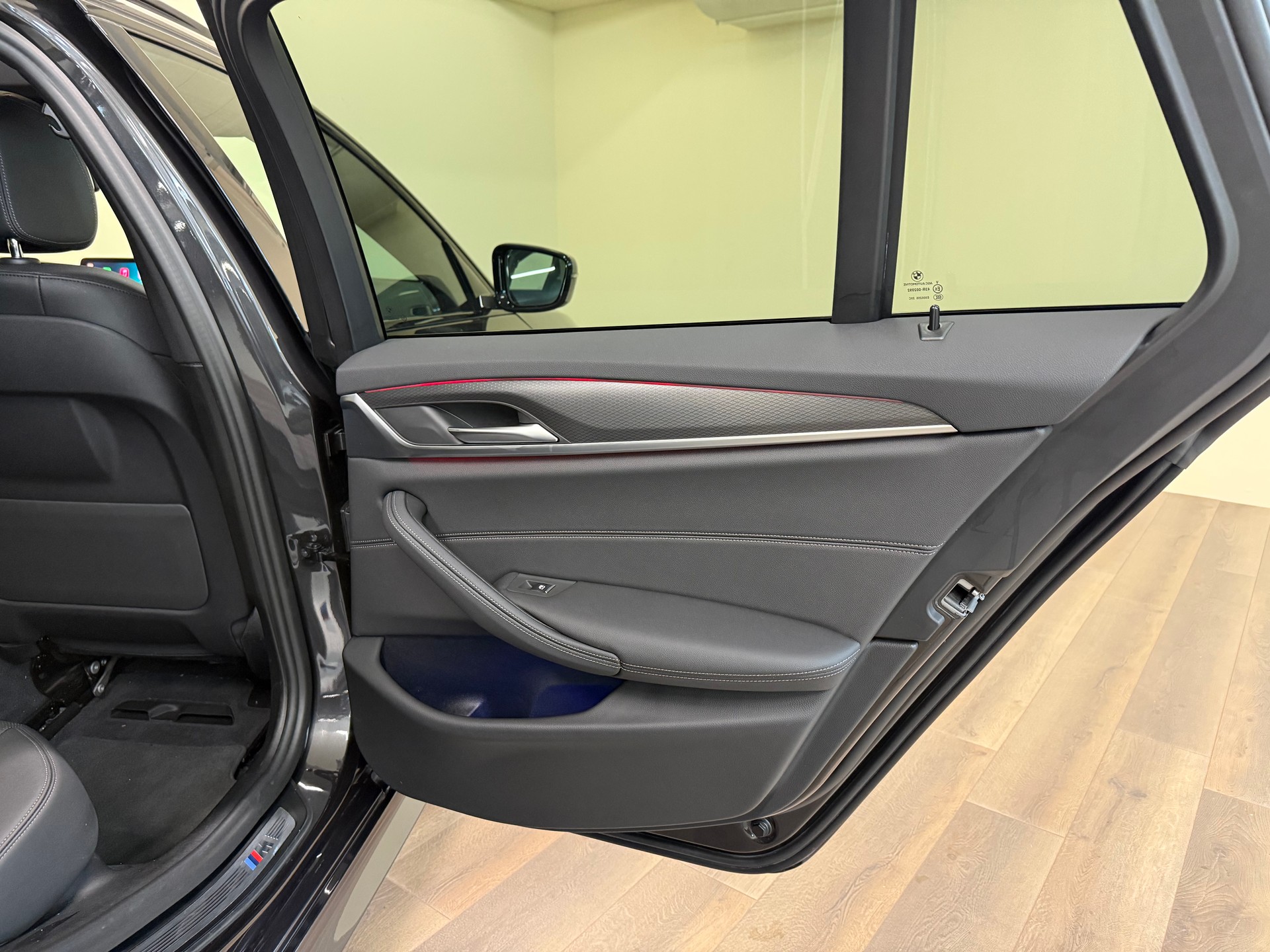 BMW 530i xDrive 48V Touring M Sport Pro Steptronic-image-27