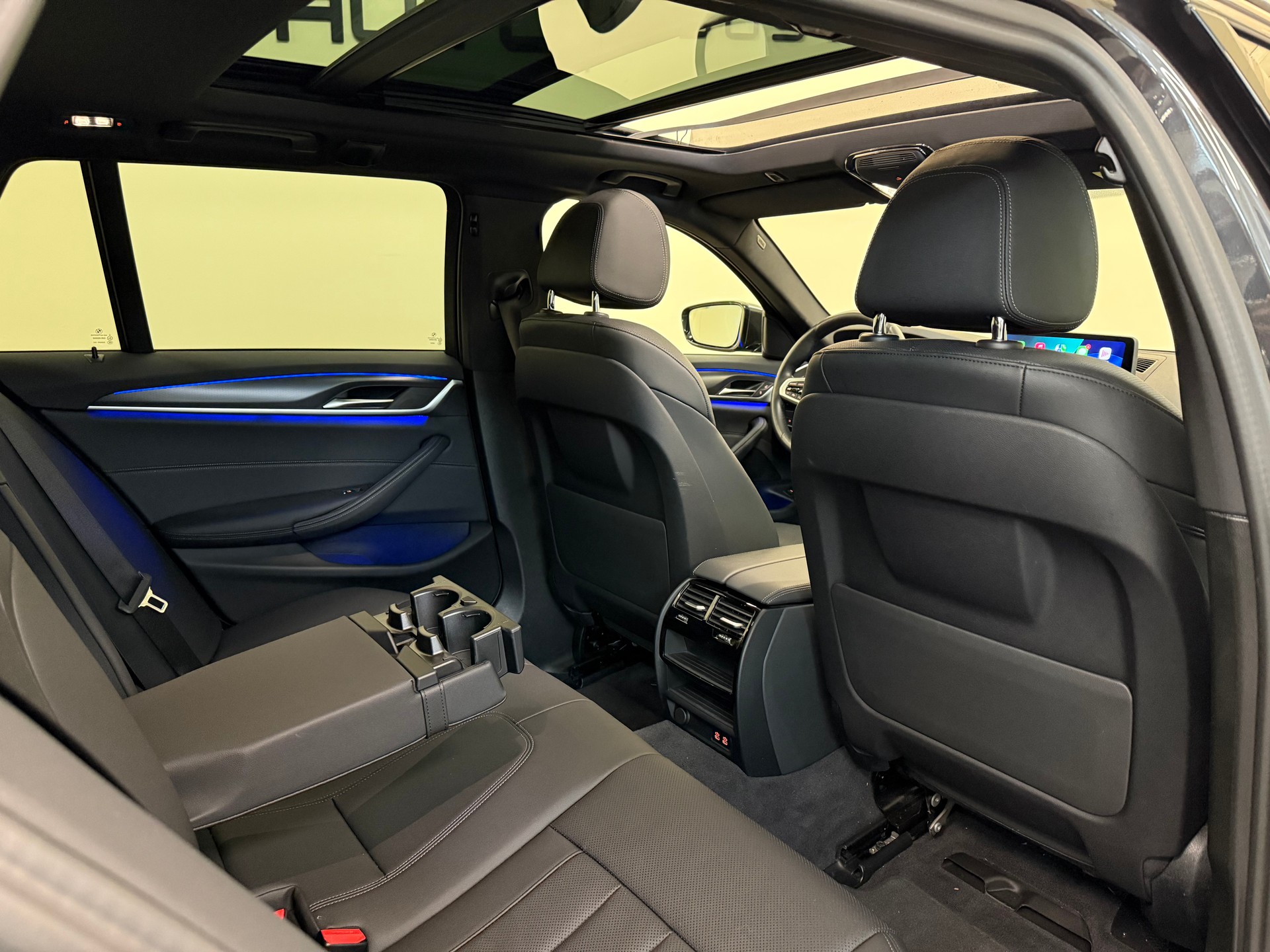 BMW 530i xDrive 48V Touring M Sport Pro Steptronic-image-28