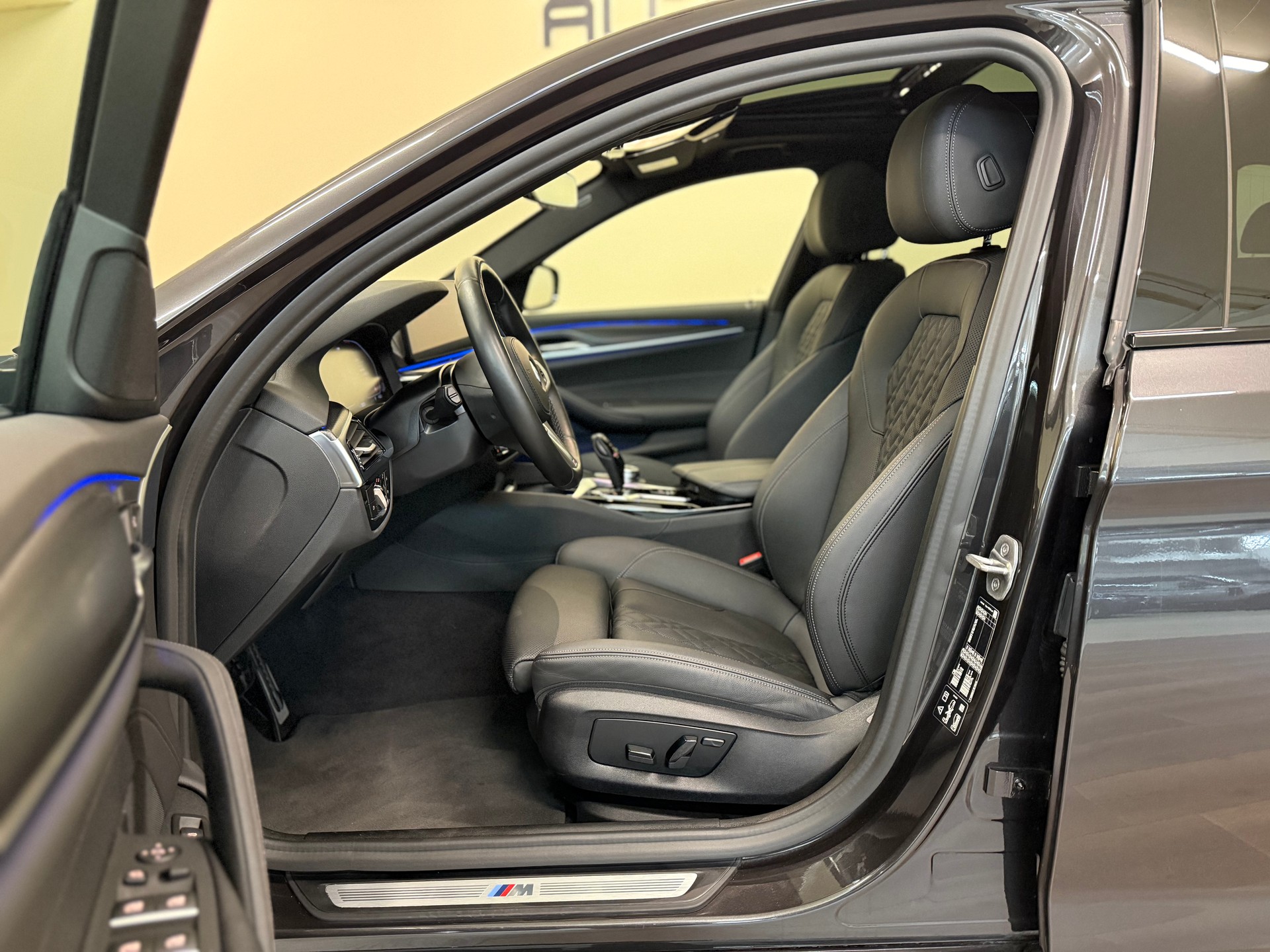 BMW 530i xDrive 48V Touring M Sport Pro Steptronic-image-12
