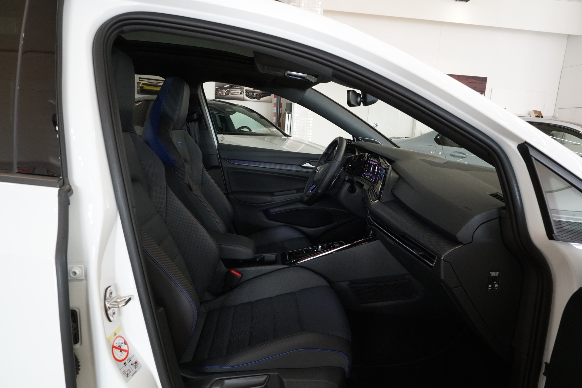 VW Golf Variant 2.0 TSI R DSG 4Motion R-Performancepaket 270 km/h-image-24