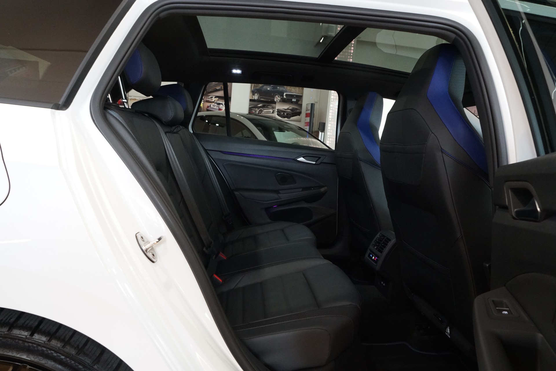 VW Golf Variant 2.0 TSI R DSG 4Motion R-Performancepaket 270 km/h-image-21