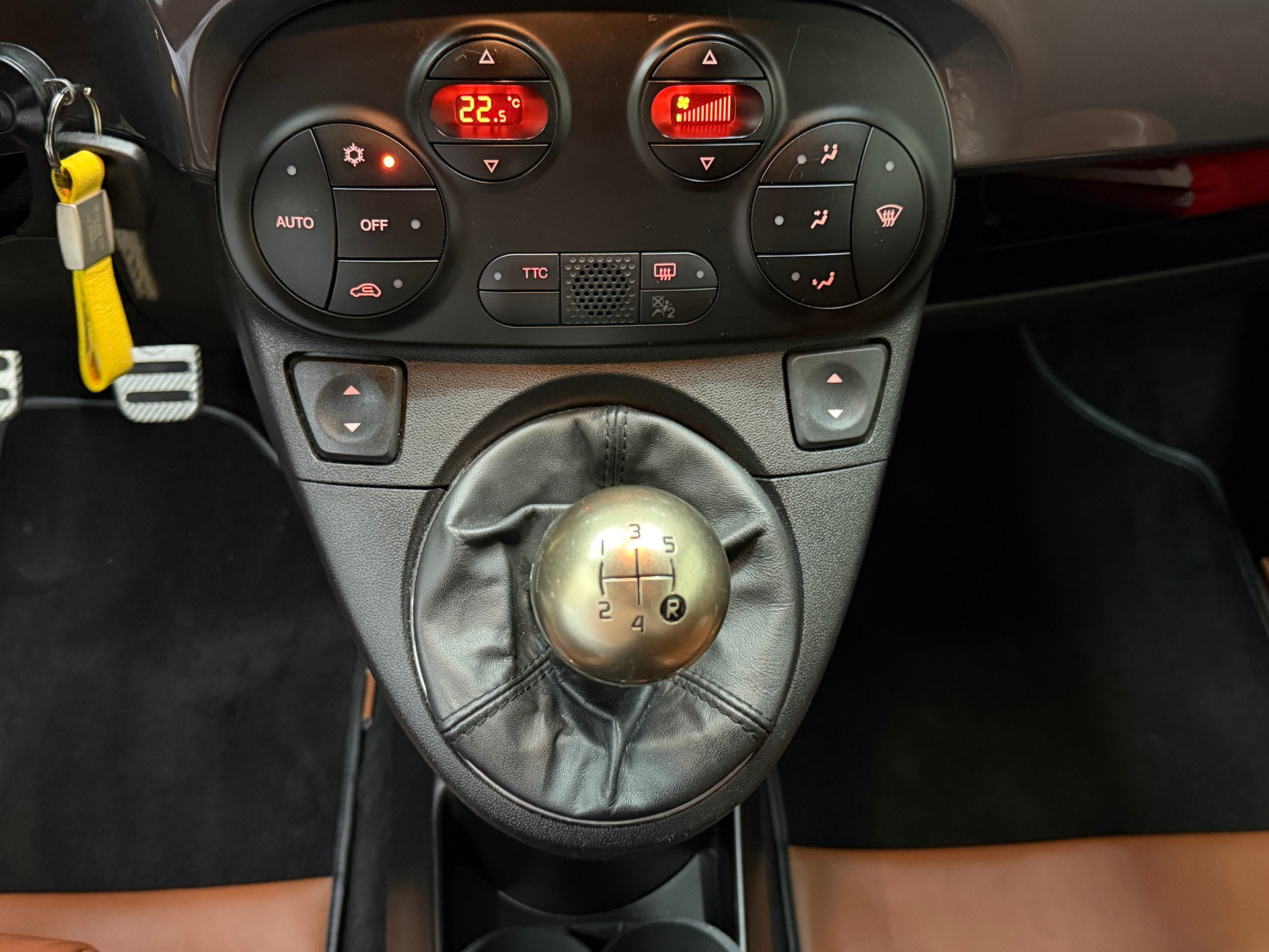 FIAT 595 1.4 16V Turbo Abarth Turismo-image-9