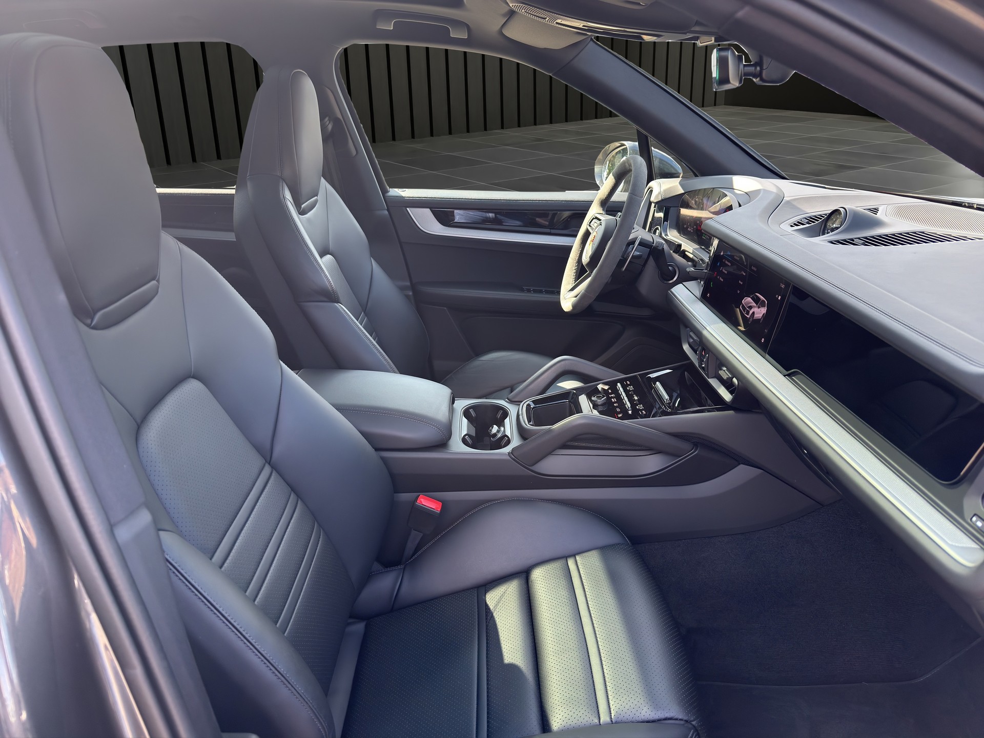 PORSCHE Cayenne E-Hybrid 3.0 V6 E-Hybrid-image-17