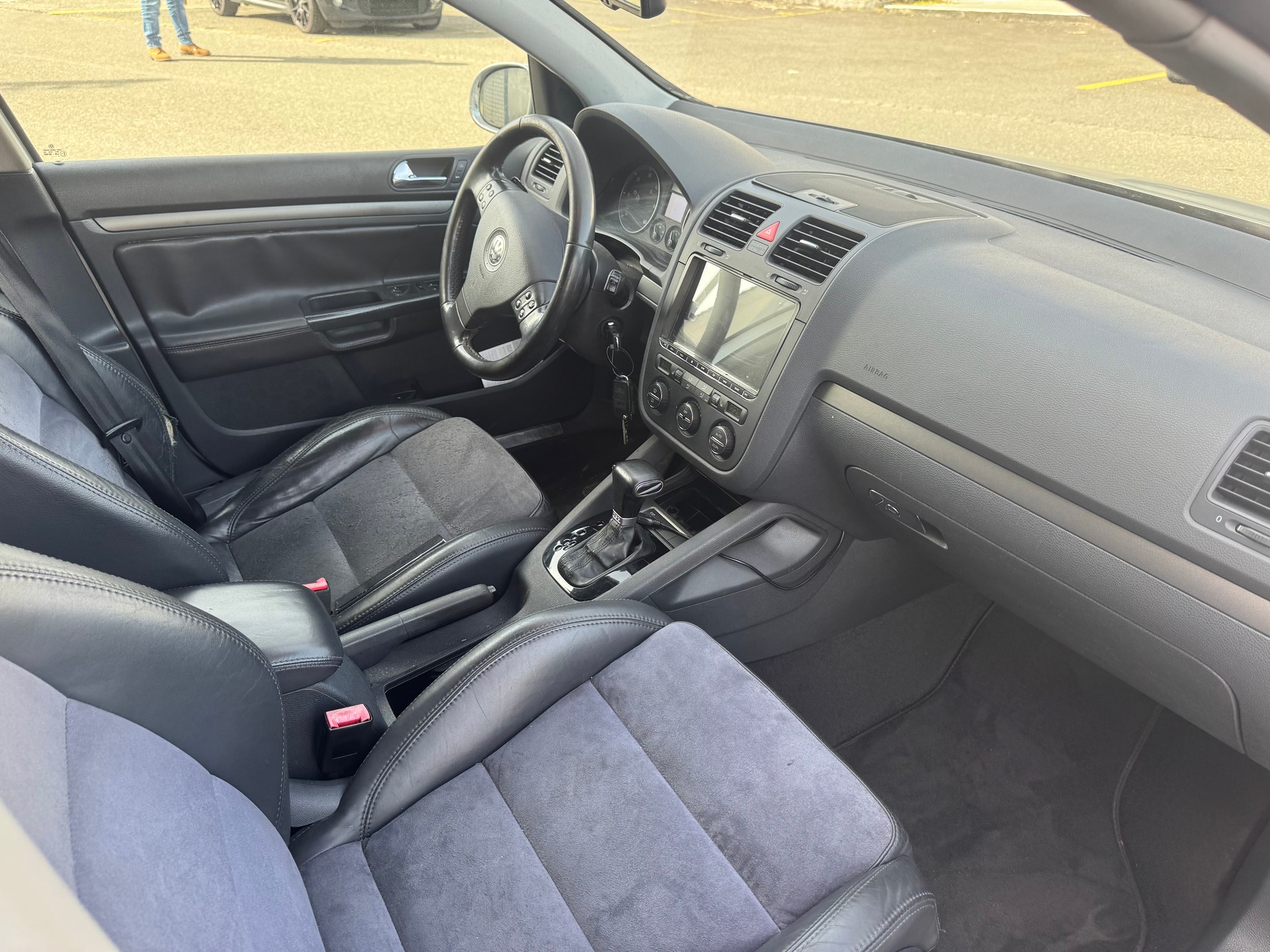 VW Golf 2.0 TDI Sportline-image-9