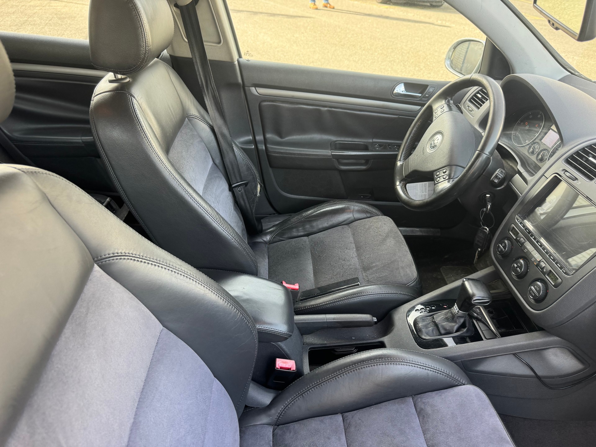 VW Golf 2.0 TDI Sportline-image-10