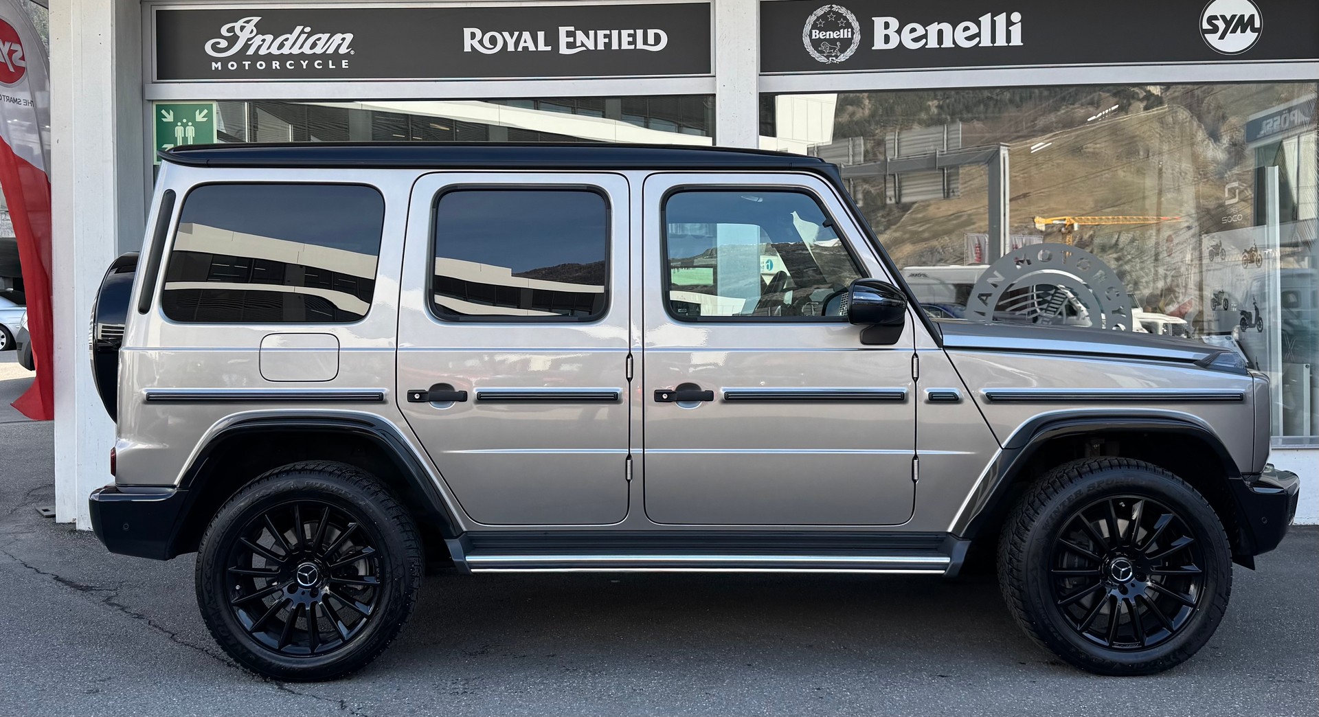MERCEDES-BENZ G 500 AMG Line 9G-Tronic-image-1
