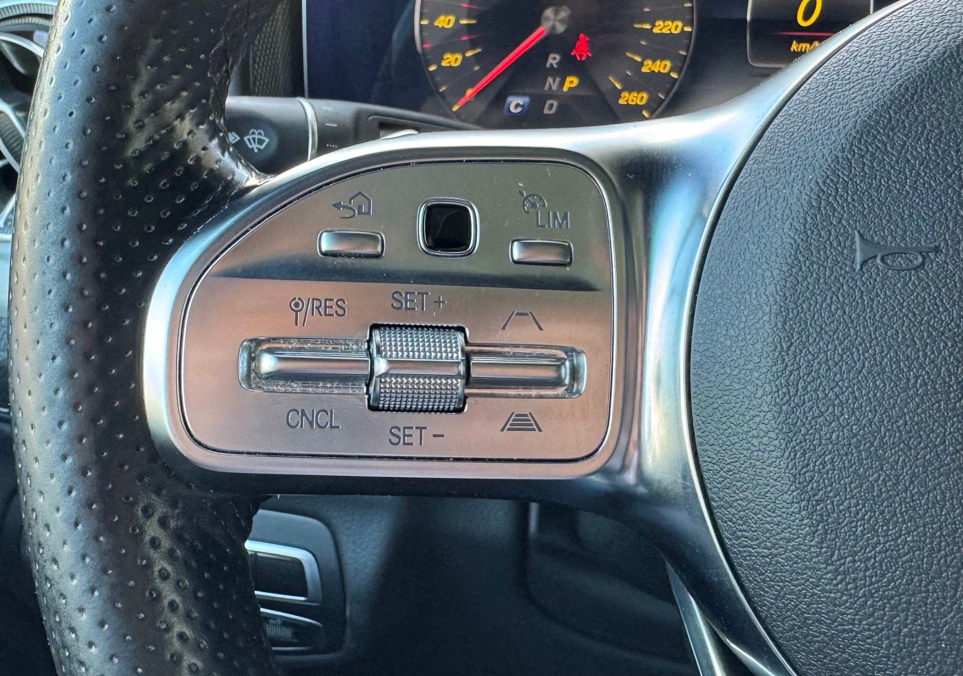 MERCEDES-BENZ G 500 AMG Line 9G-Tronic-image-13