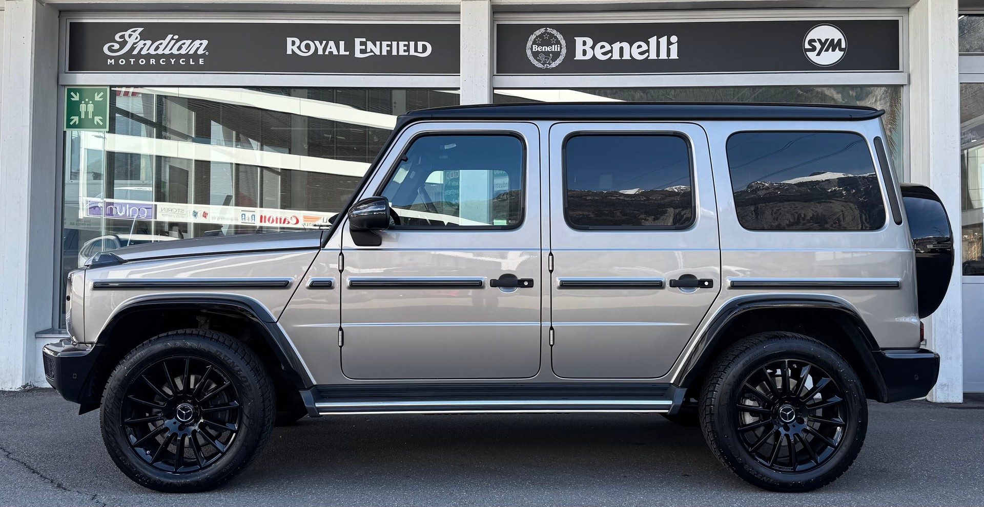 MERCEDES-BENZ G 500 AMG Line 9G-Tronic-image-2