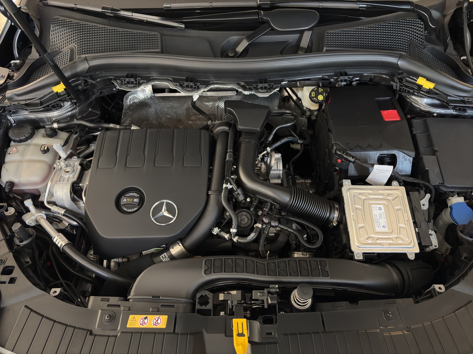 MERCEDES-BENZ GLA 200 Progressive-image-17