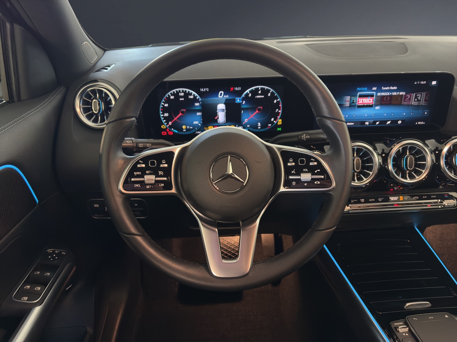 MERCEDES-BENZ GLA 200 Progressive-image-12