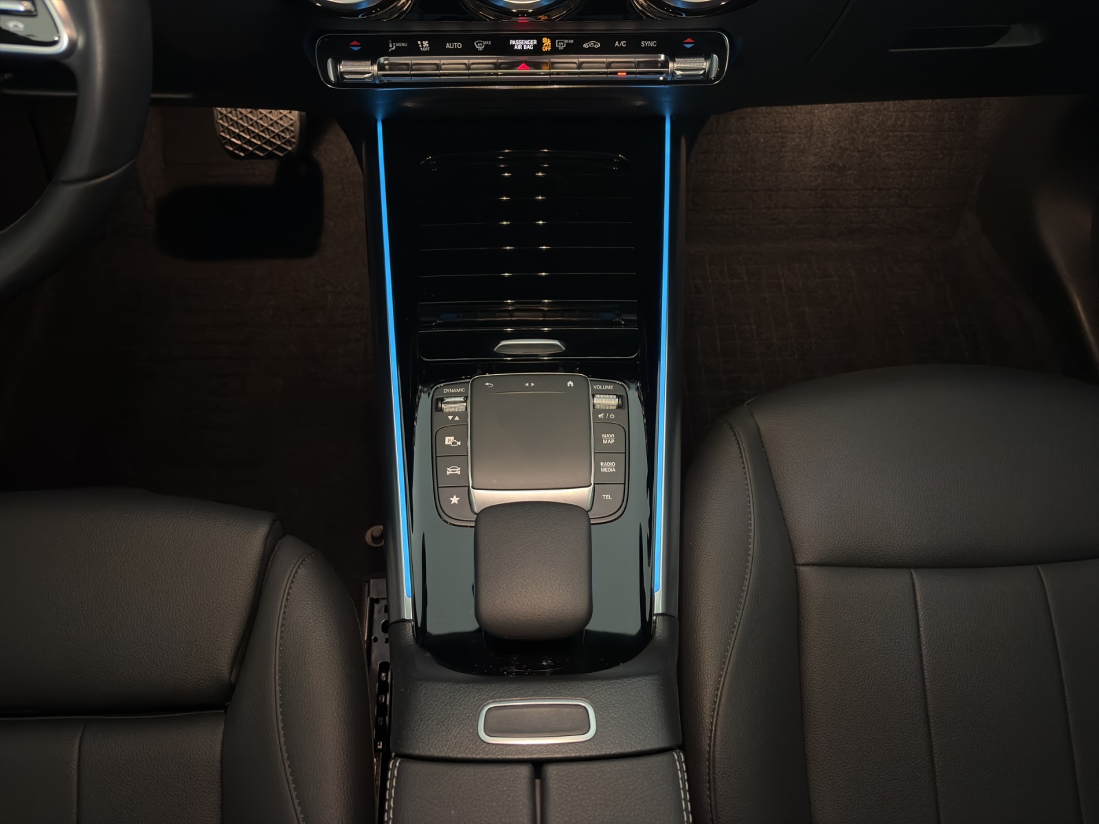 MERCEDES-BENZ GLA 200 Progressive-image-14