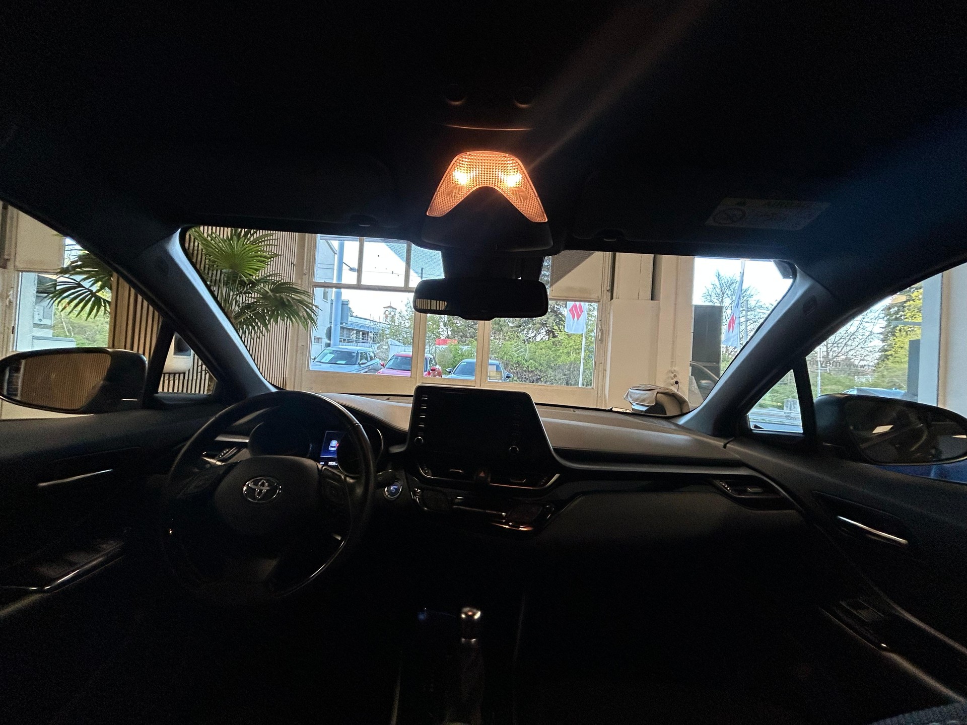 TOYOTA C-HR 2.0 VVTi HSD Trend-image-7