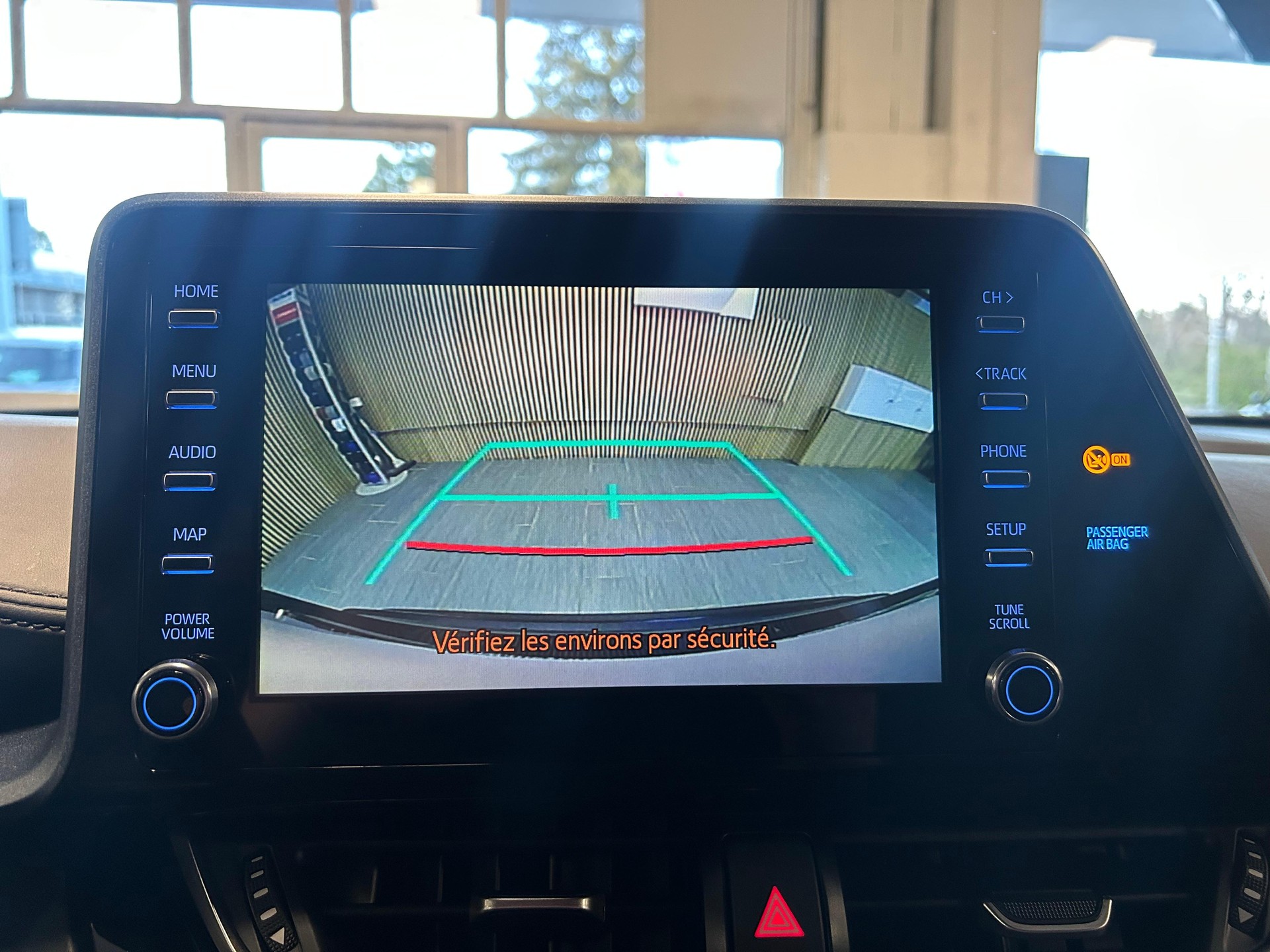 TOYOTA C-HR 2.0 VVTi HSD Trend-image-11