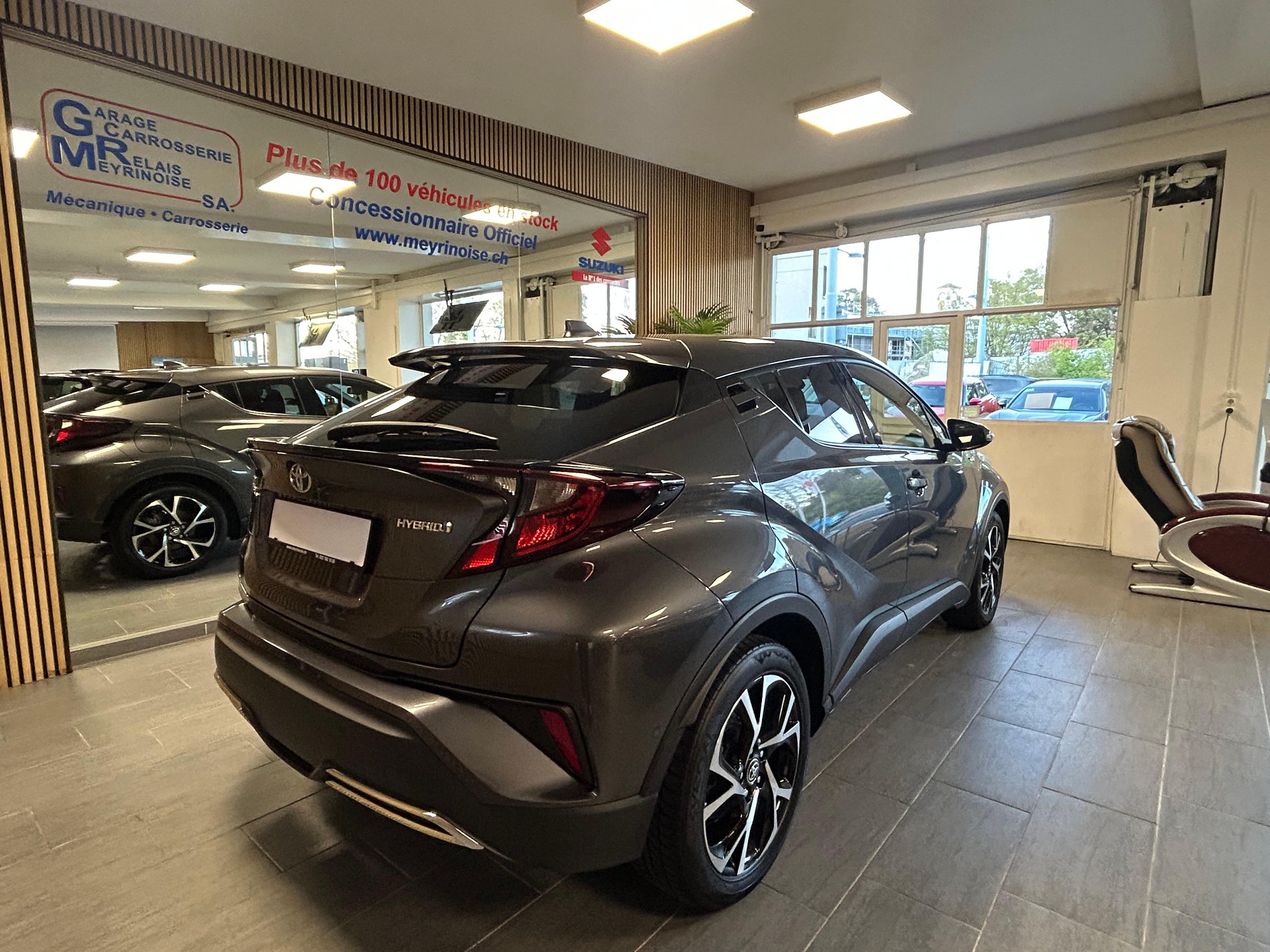 TOYOTA C-HR 2.0 VVTi HSD Trend-image-6