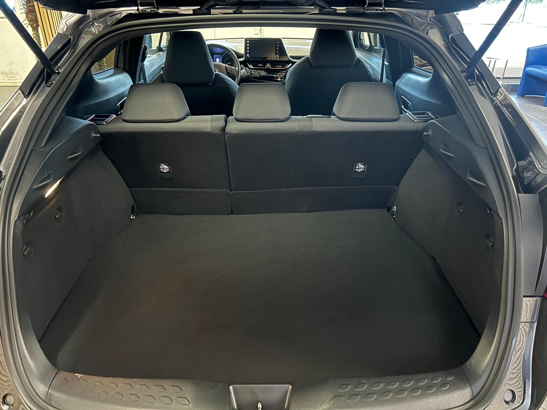 TOYOTA C-HR 2.0 VVTi HSD Trend-image-16