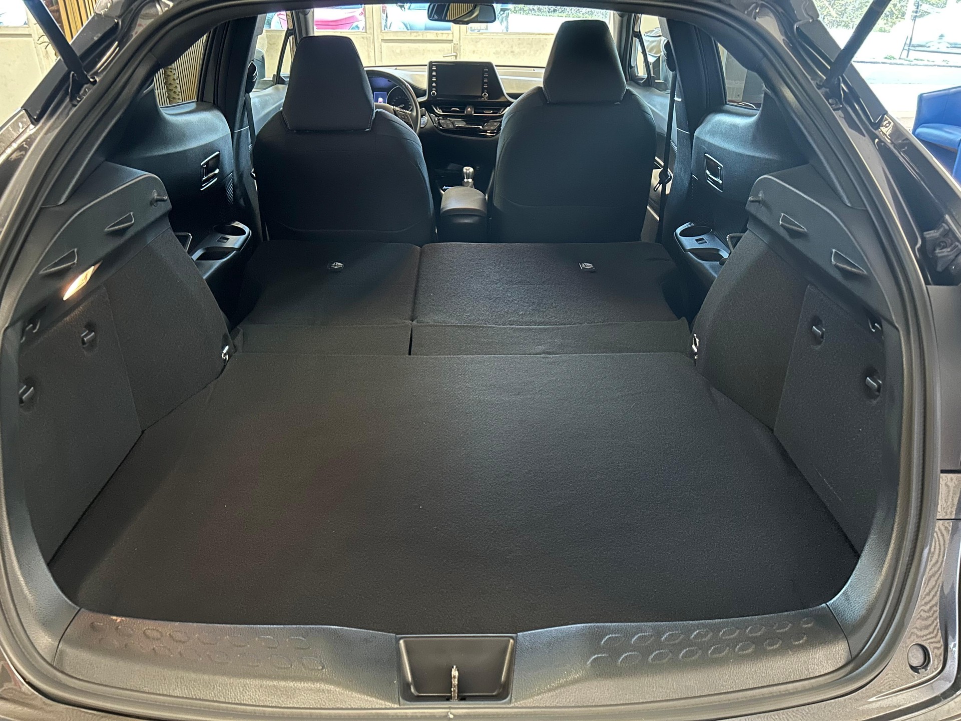 TOYOTA C-HR 2.0 VVTi HSD Trend-image-18