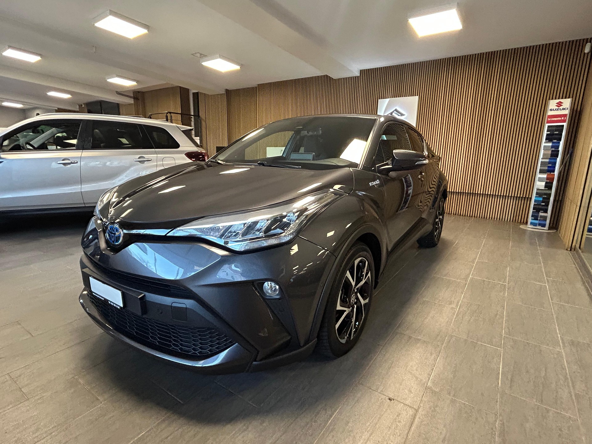 TOYOTA C-HR 2.0 VVTi HSD Trend-image-3
