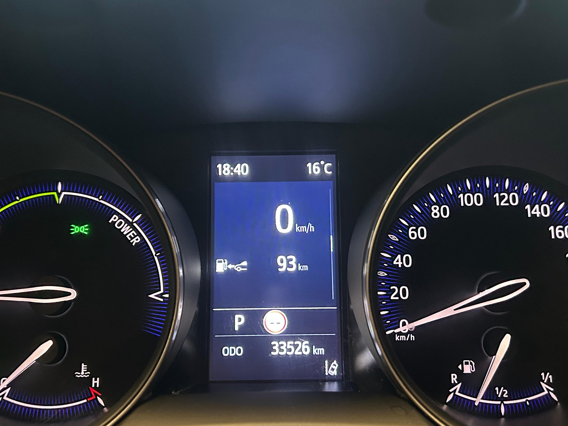TOYOTA C-HR 2.0 VVTi HSD Trend-image-8