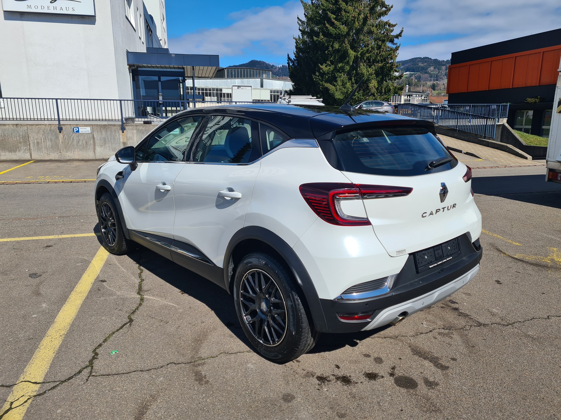 RENAULT Captur 1.3 TCe EDC Intens EDC-image-4