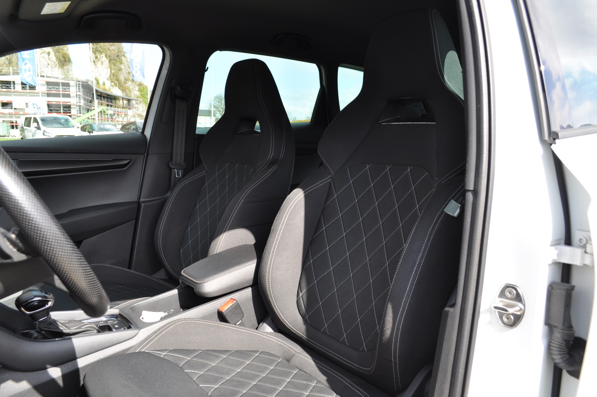 SKODA Karoq 2.0 TSI SportLine 4x4 DSG-image-8