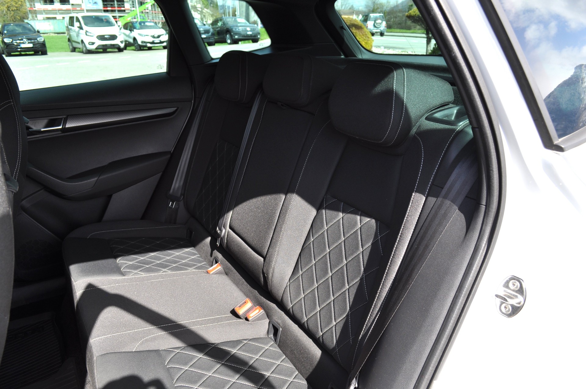 SKODA Karoq 2.0 TSI SportLine 4x4 DSG-image-10