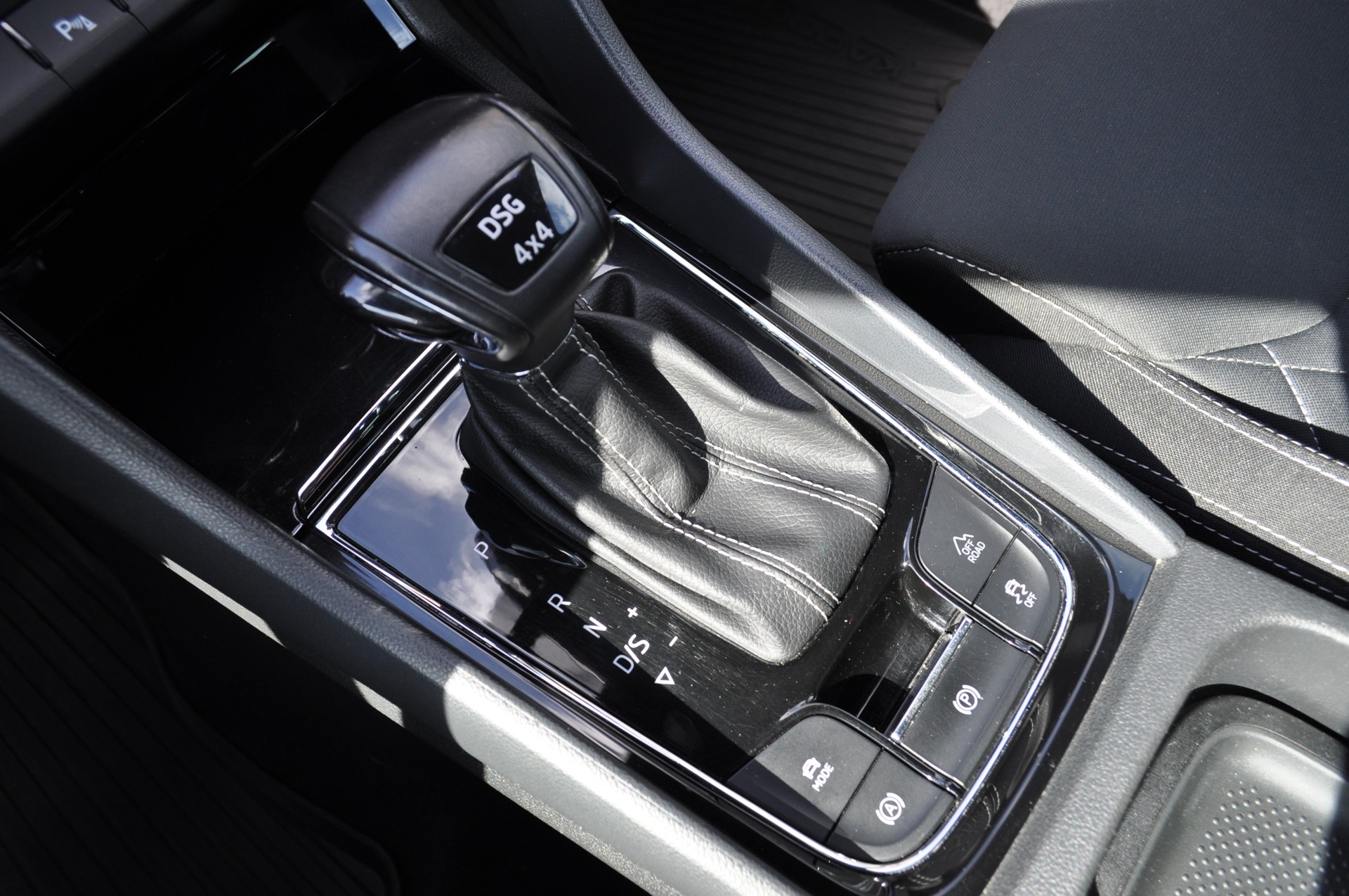SKODA Karoq 2.0 TSI SportLine 4x4 DSG-image-11