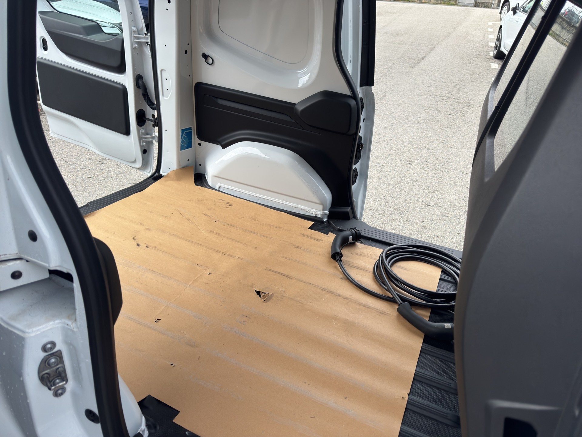 NISSAN Townstar EV45 kWh 22kW L1 Tekna-image-17