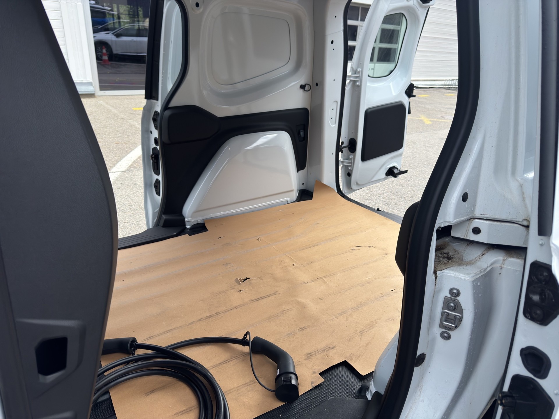 NISSAN Townstar EV45 kWh 22kW L1 Tekna-image-19