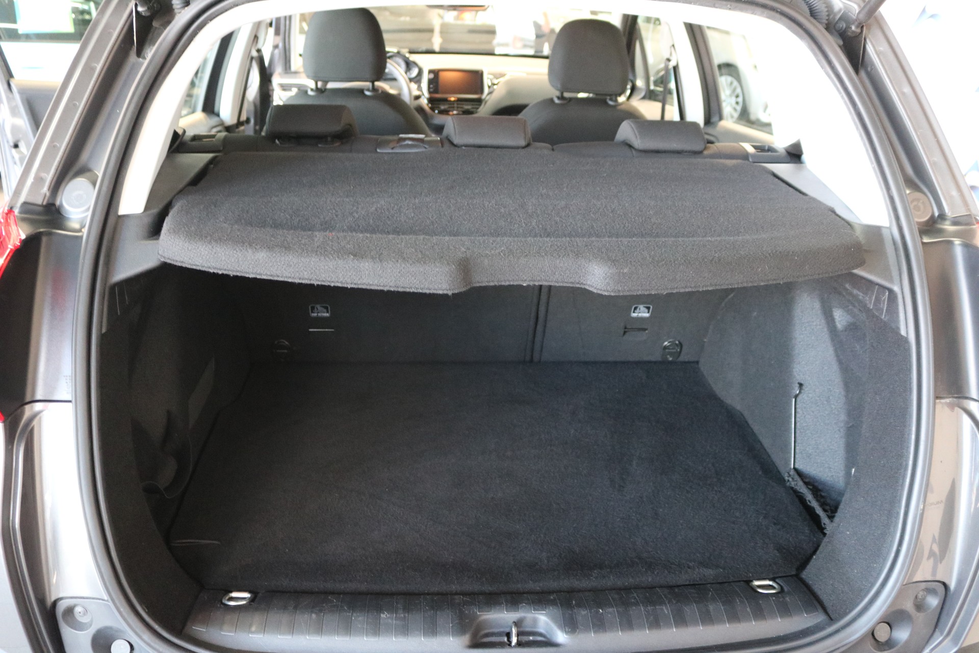 PEUGEOT 2008 Active-image-39