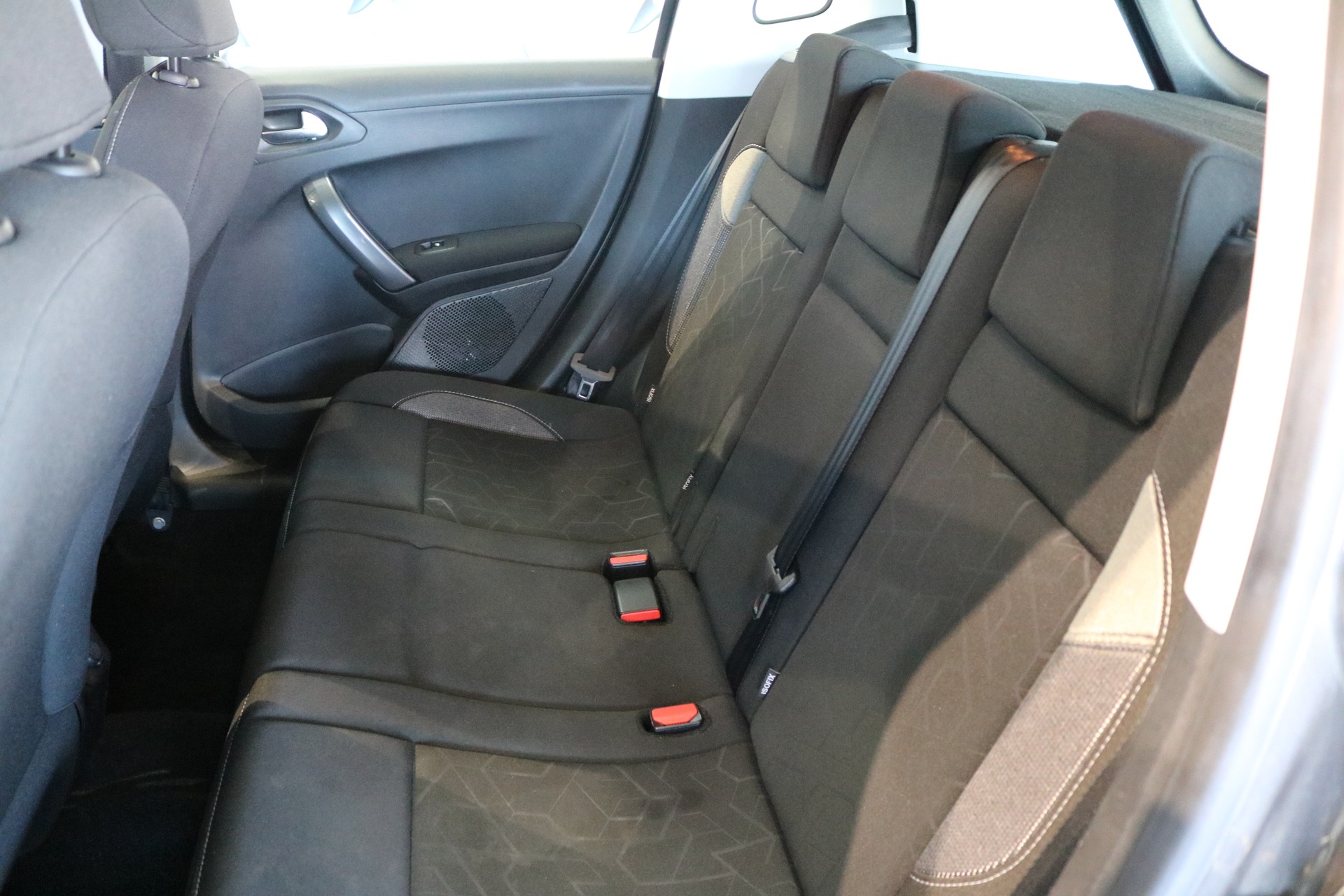 PEUGEOT 2008 Active-image-37