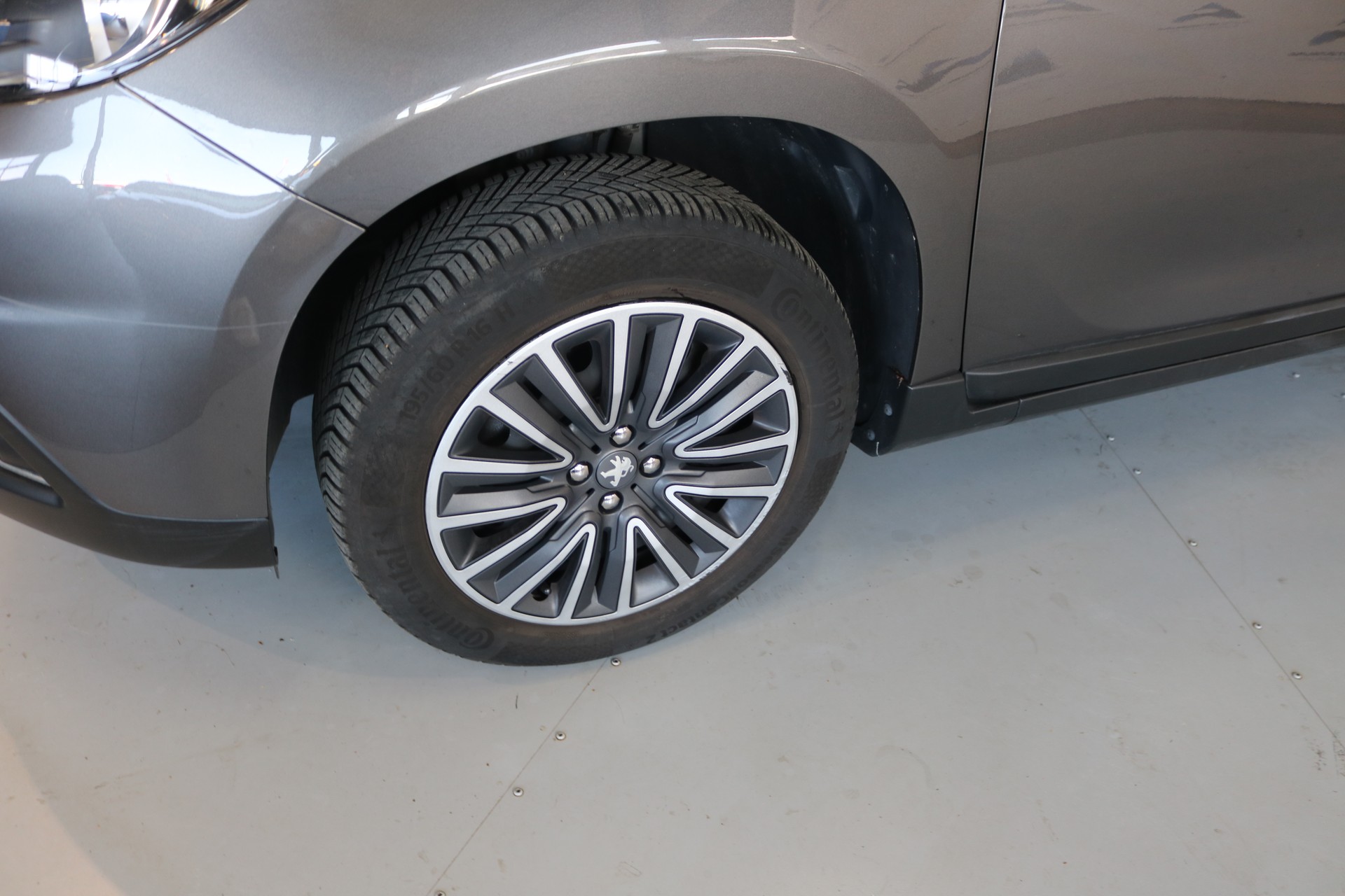 PEUGEOT 2008 Active-image-35