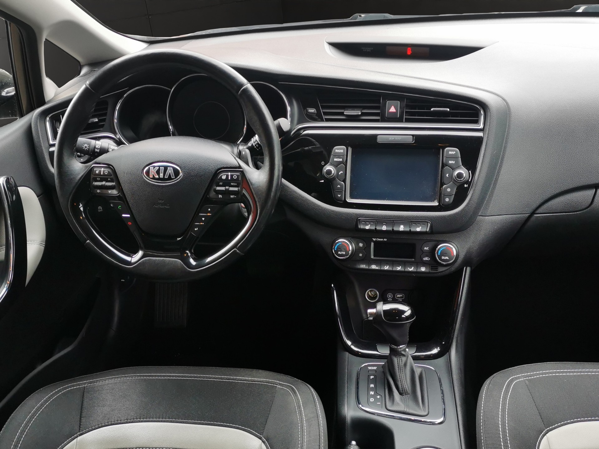 KIA Cee'd 1.6 CRDi Trend DCT-image-14