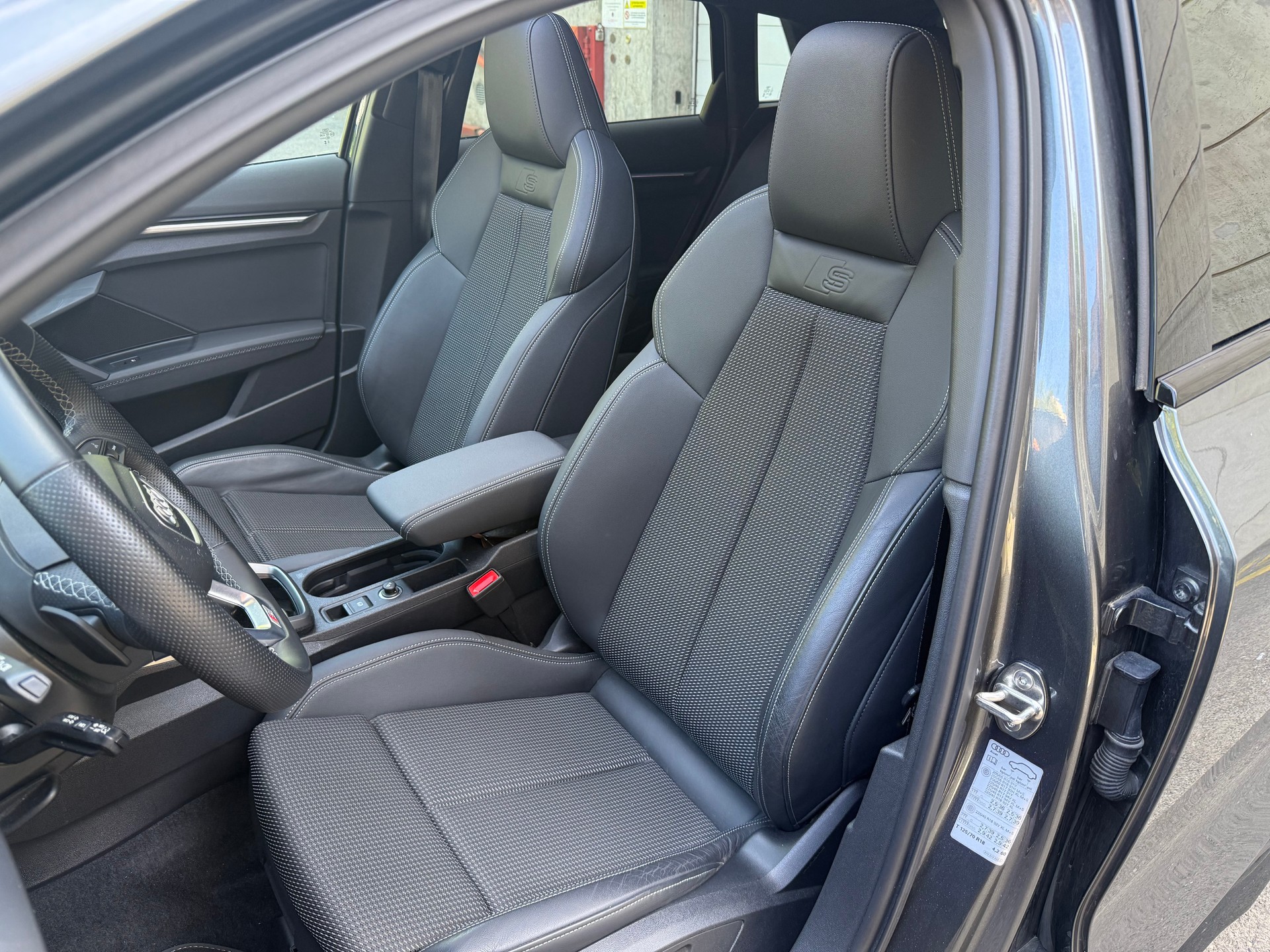 AUDI A3 Sportback 35 TFSI S line S-tronic-image-8