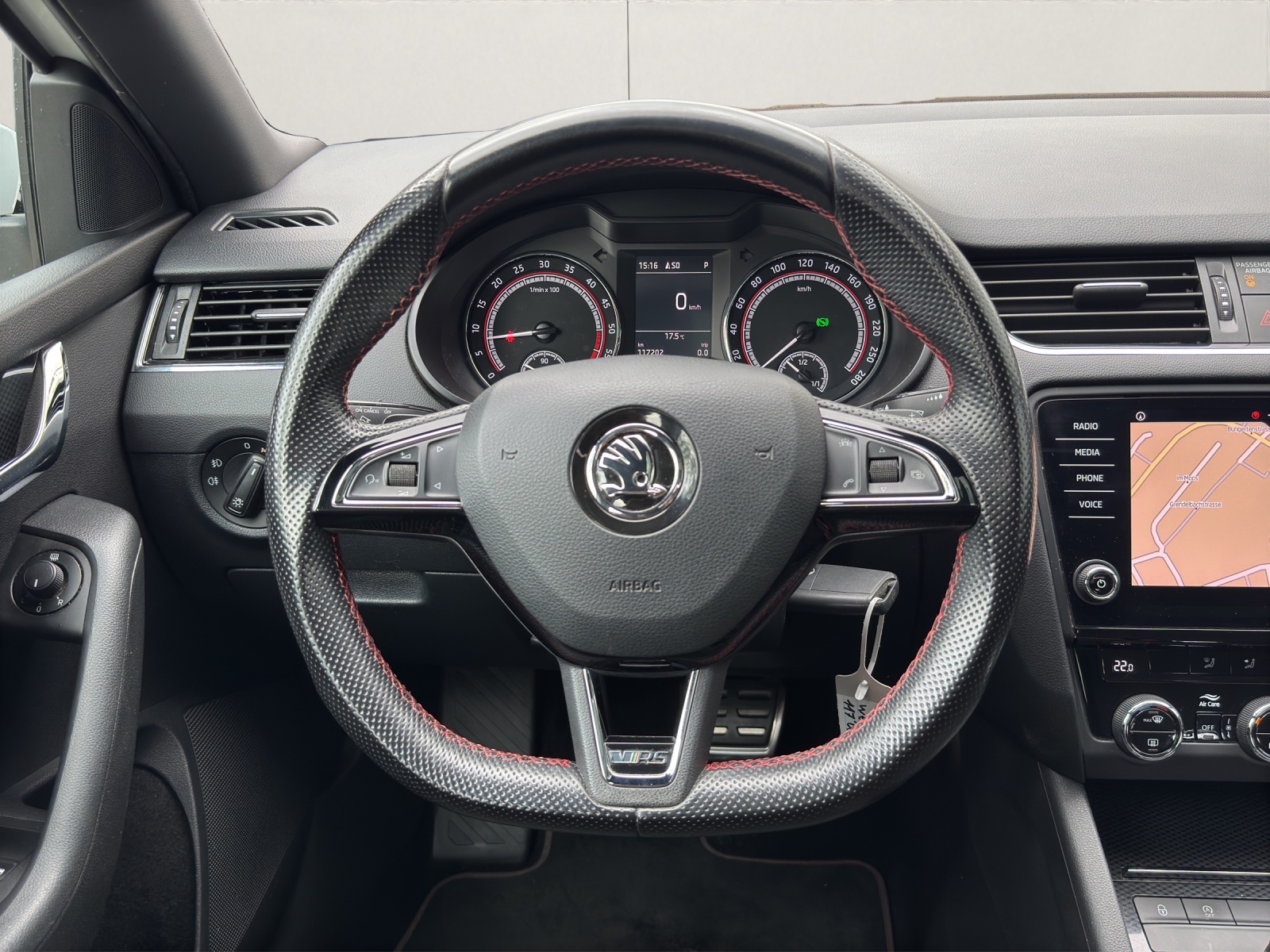 SKODA Octavia Combi 2.0 TDI RS 4x4 DSG-image-10