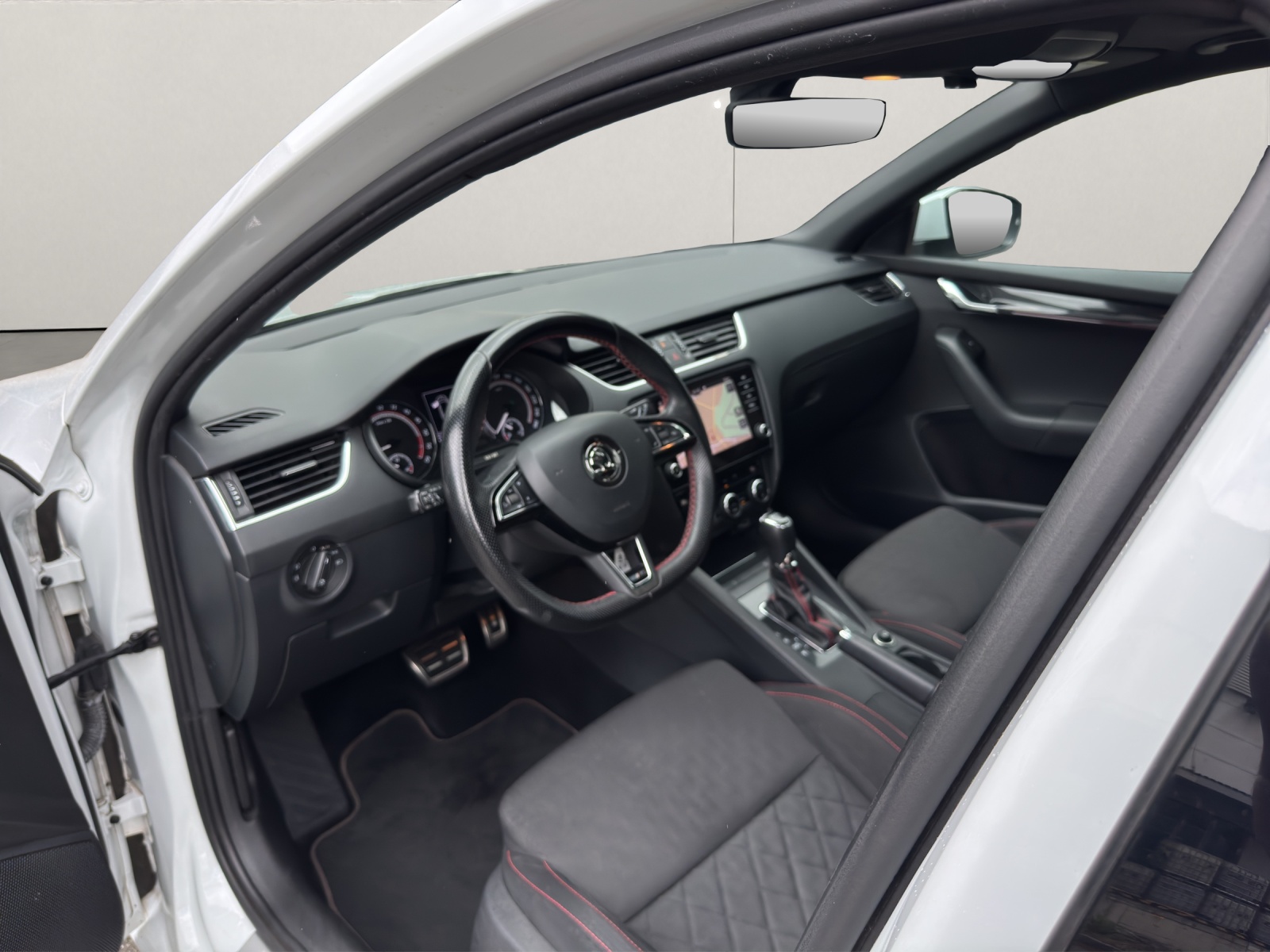 SKODA Octavia Combi 2.0 TDI RS 4x4 DSG-image-8