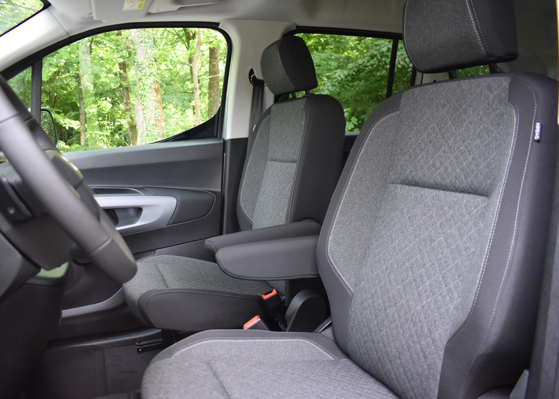 OPEL Combo 1.5 GS Automat-image-6