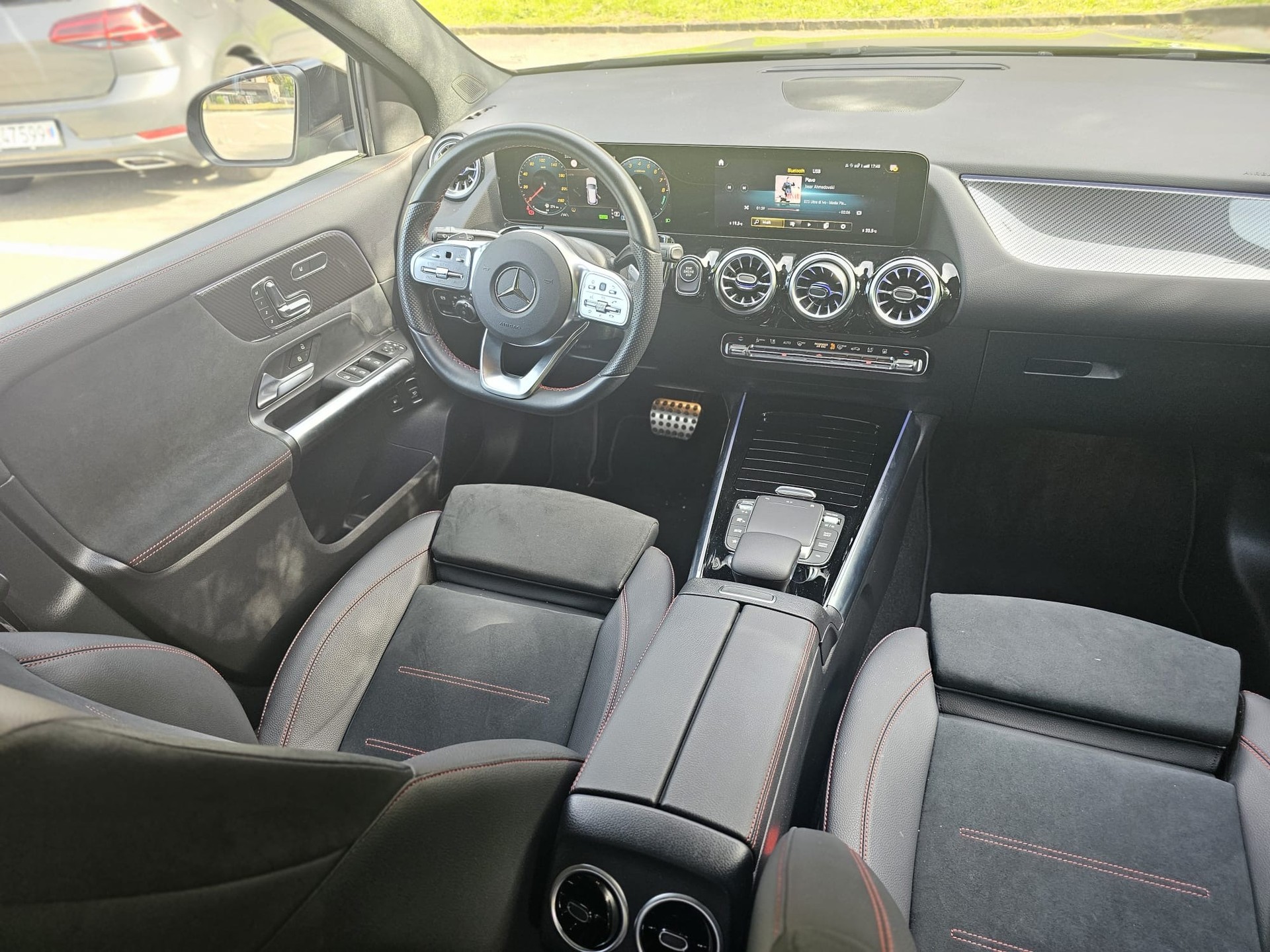 MERCEDES-BENZ GLA 250 e 8G-DCT-image-7