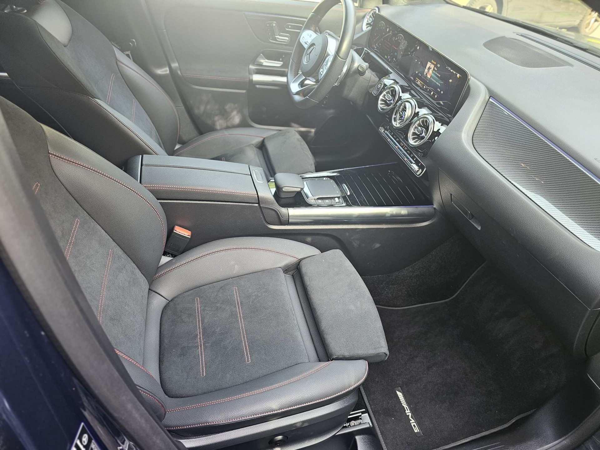 MERCEDES-BENZ GLA 250 e 8G-DCT-image-8