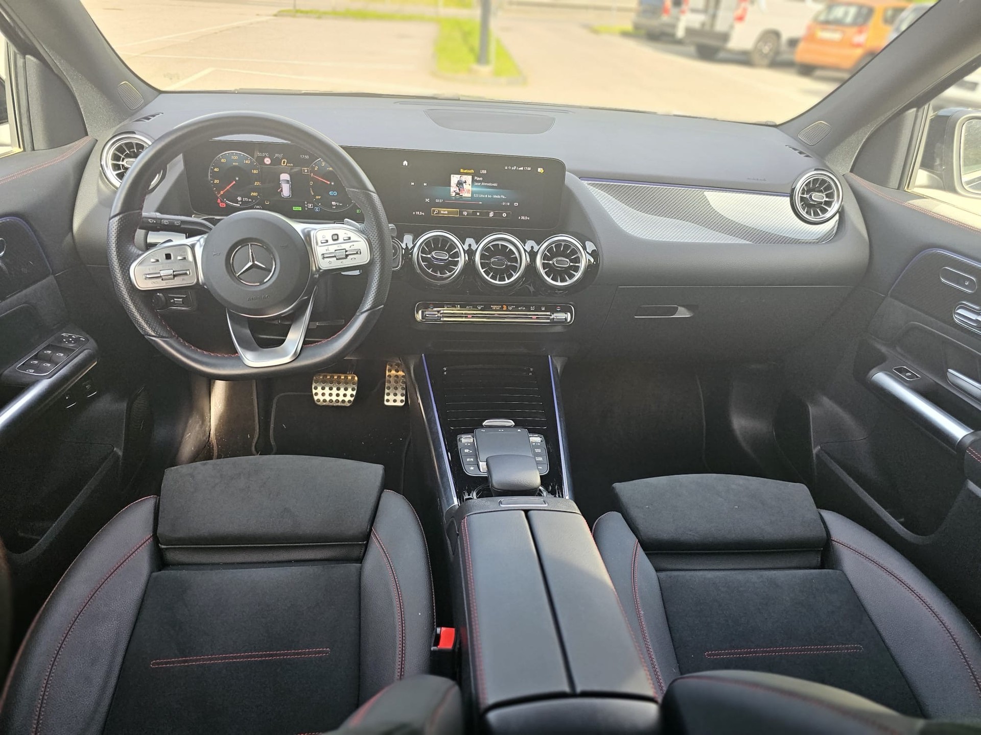 MERCEDES-BENZ GLA 250 e 8G-DCT-image-6