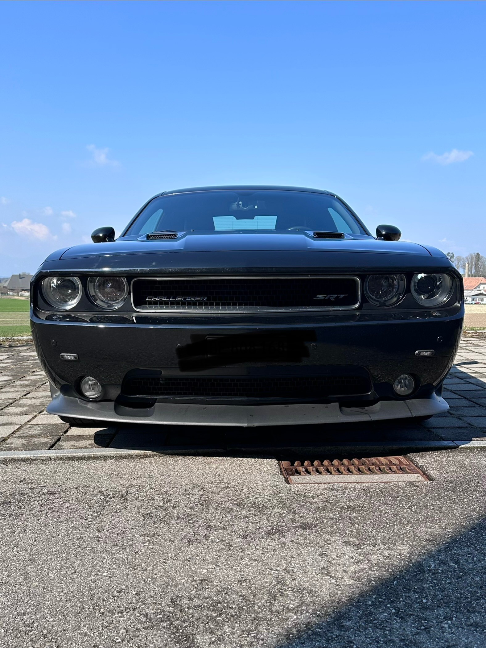 DODGE SRT 8-image-0