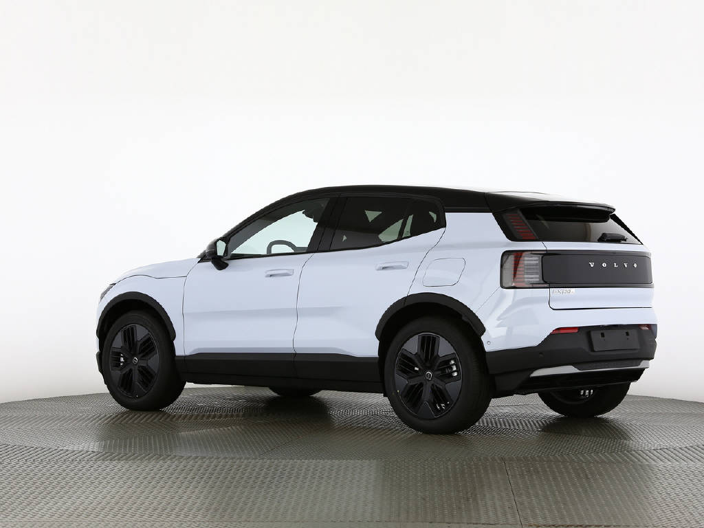 VOLVO EX 30 Cross Country P8 Ultra AWD-image-4
