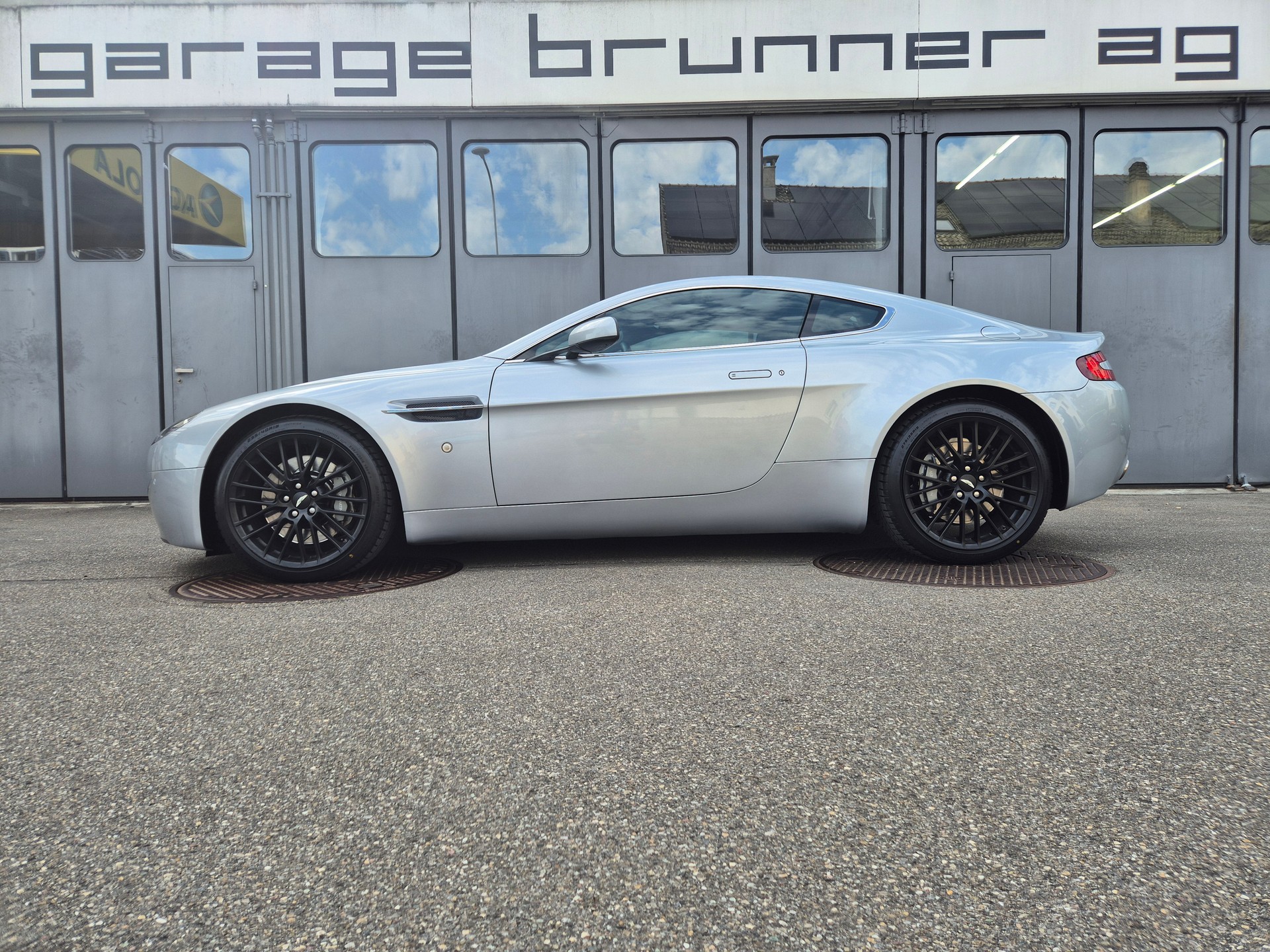ASTON MARTIN V8 Vantage 4.7 Sportshift-image-0