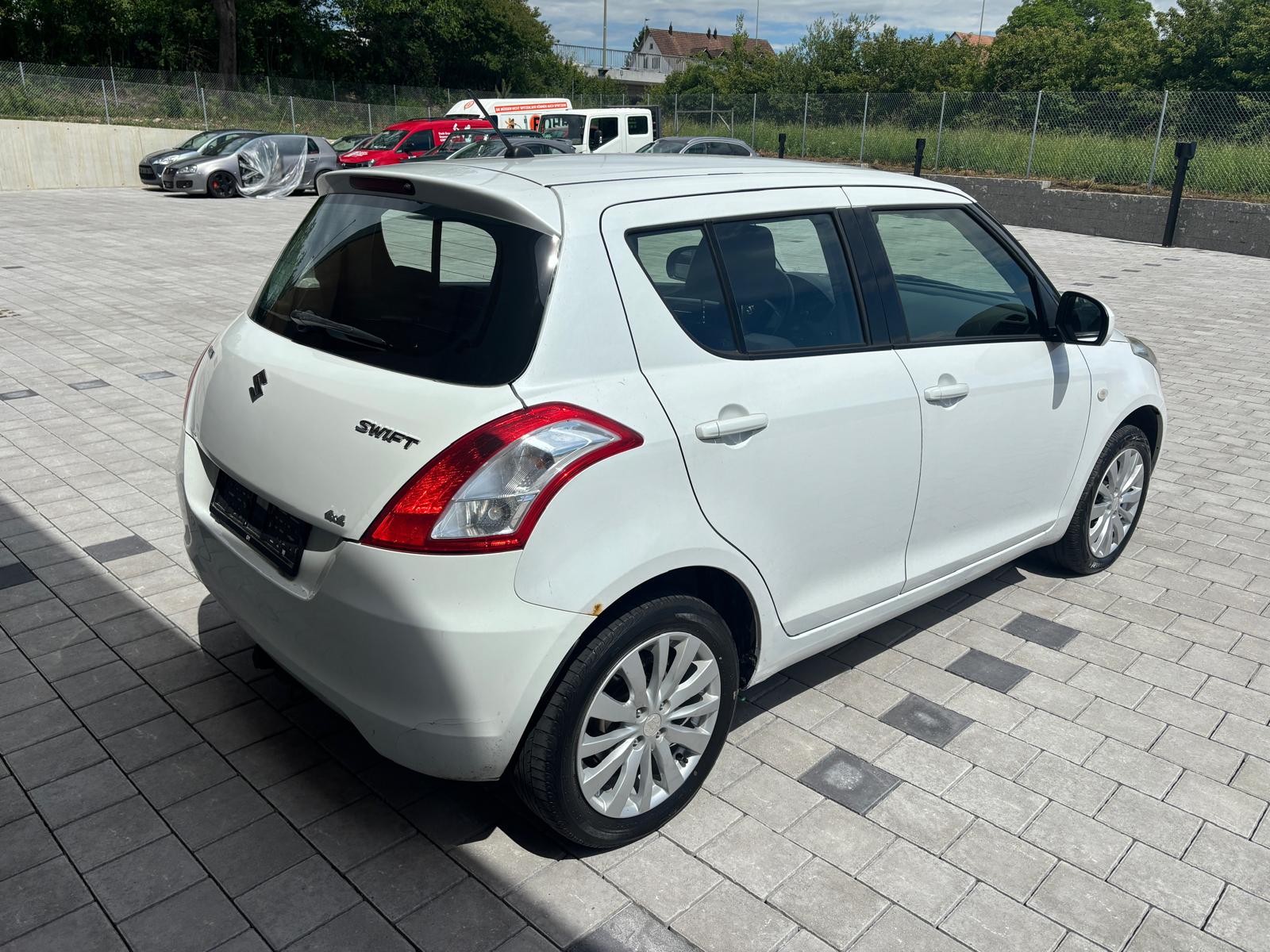 SUZUKI Swift 1.2i 16V GL Top 4x4-image-7