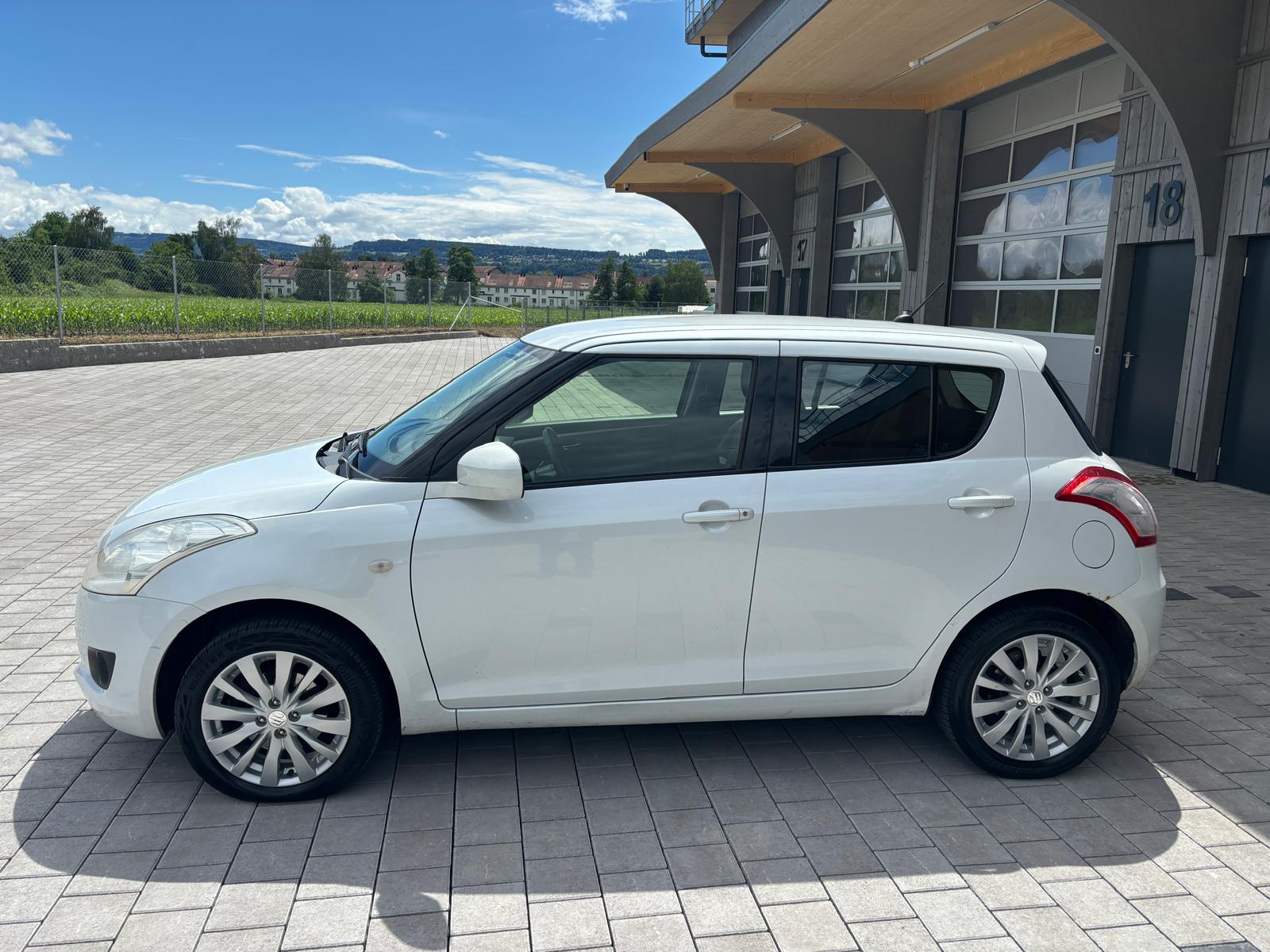 SUZUKI Swift 1.2i 16V GL Top 4x4-image-4