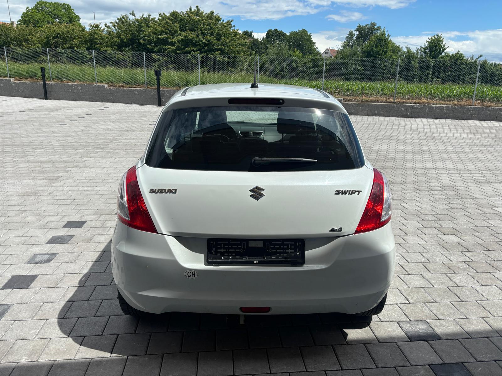 SUZUKI Swift 1.2i 16V GL Top 4x4-image-8
