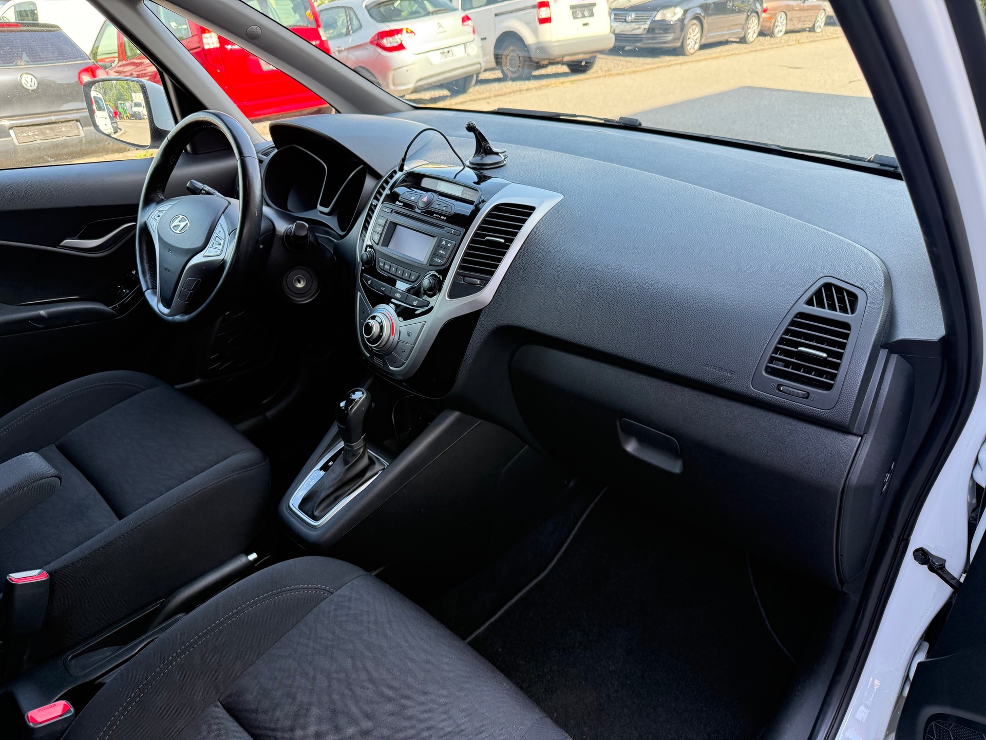 HYUNDAI iX20 1.6 Amplia Automatic-image-6