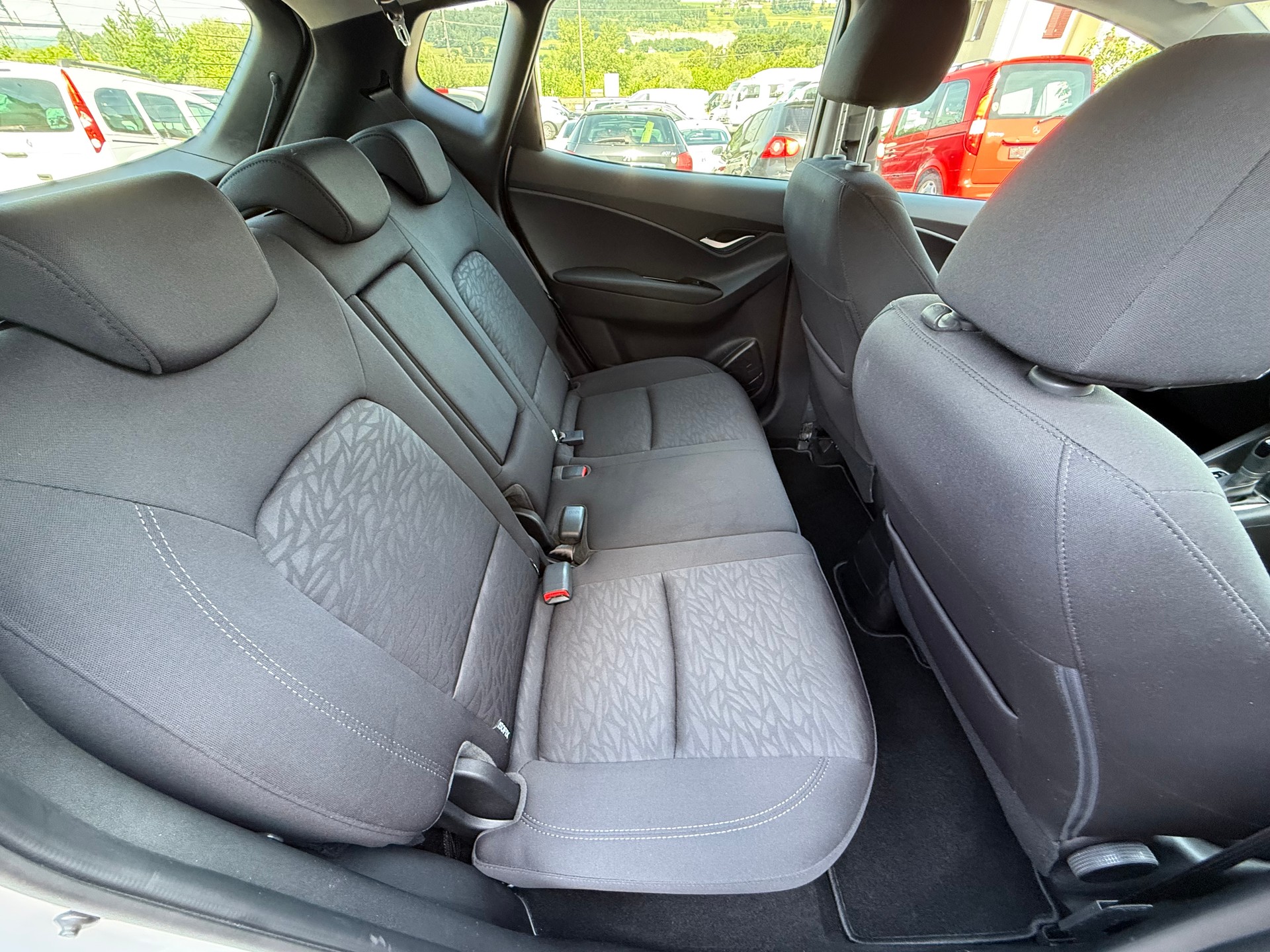 HYUNDAI iX20 1.6 Amplia Automatic-image-8