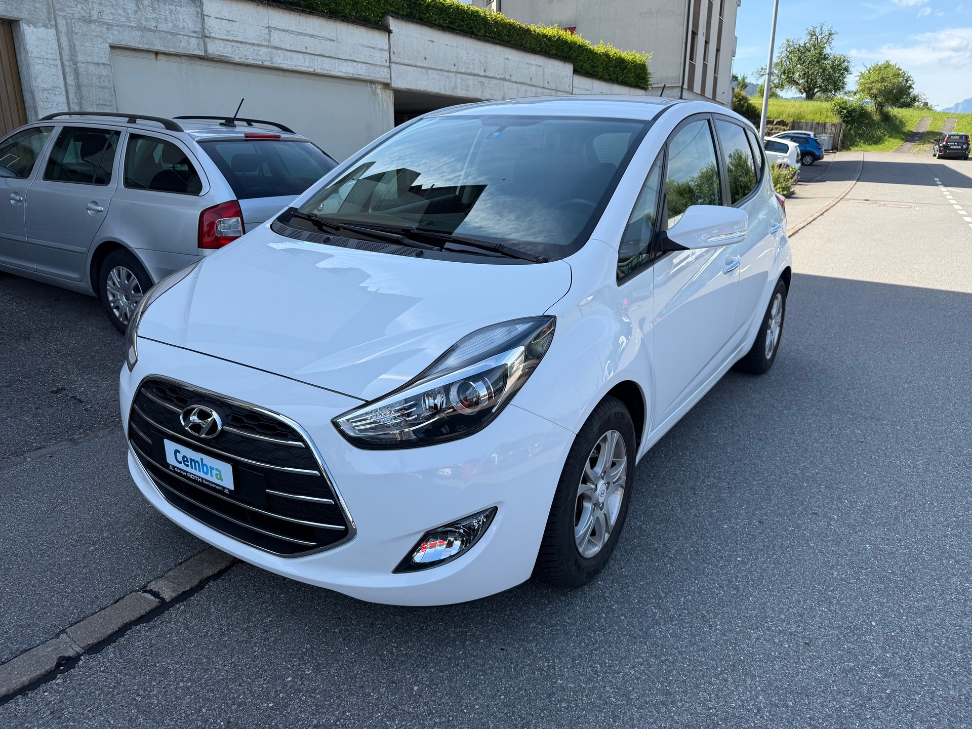 HYUNDAI iX20 1.6 Amplia Automatic-image-1