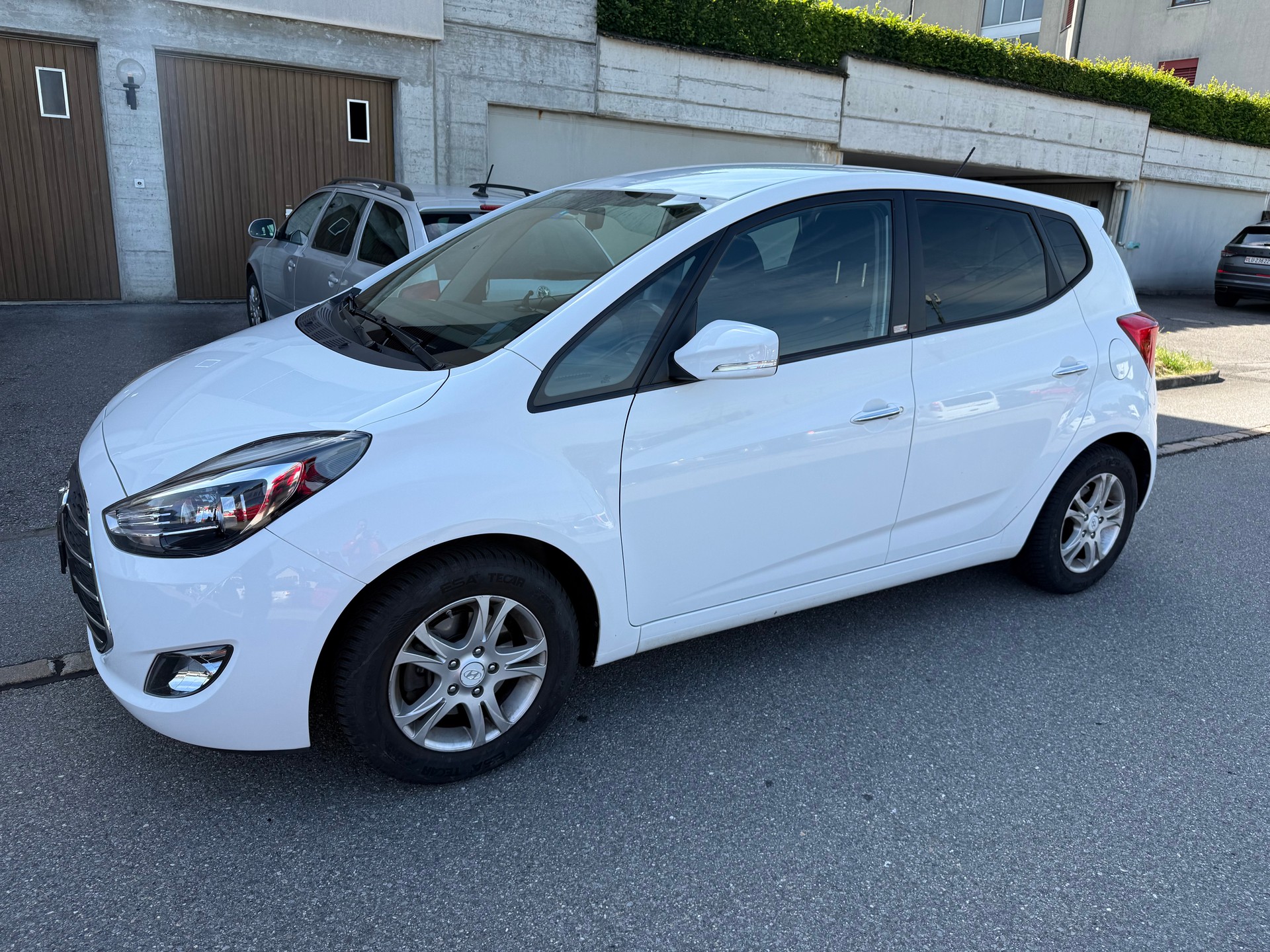 HYUNDAI iX20 1.6 Amplia Automatic-image-2