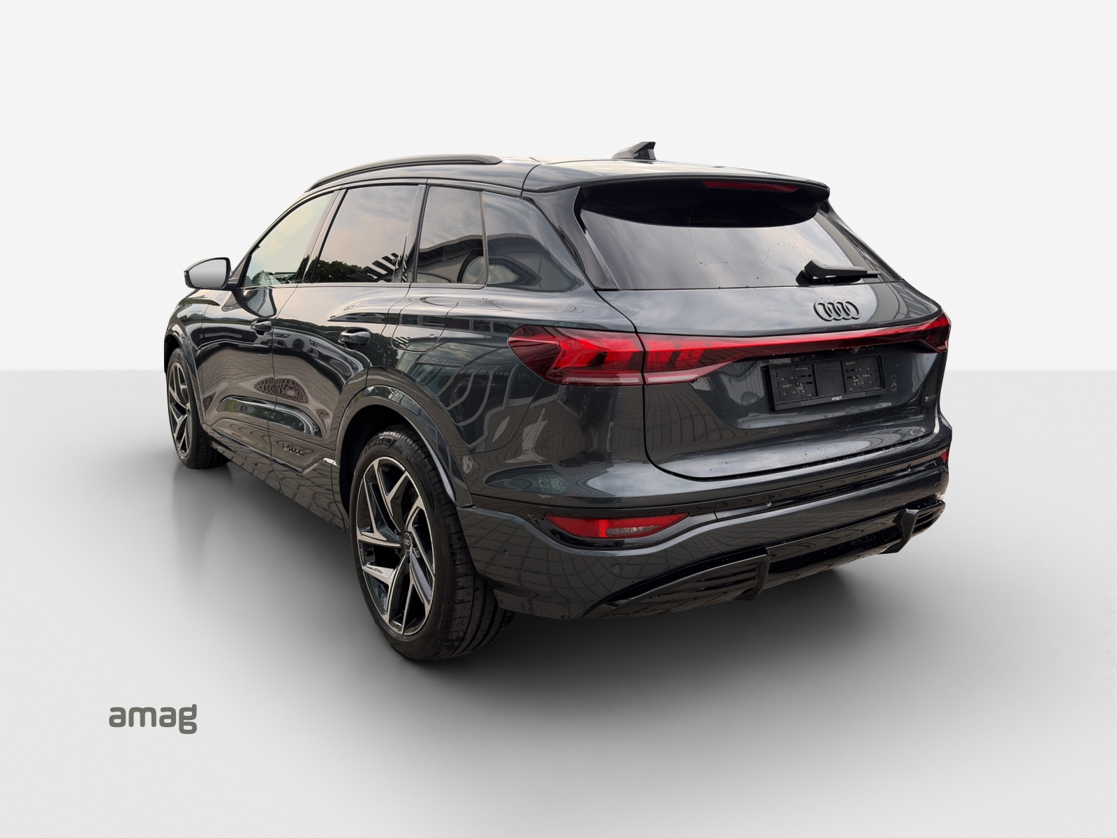 AUDI Q6 e-tron quattro-image-2